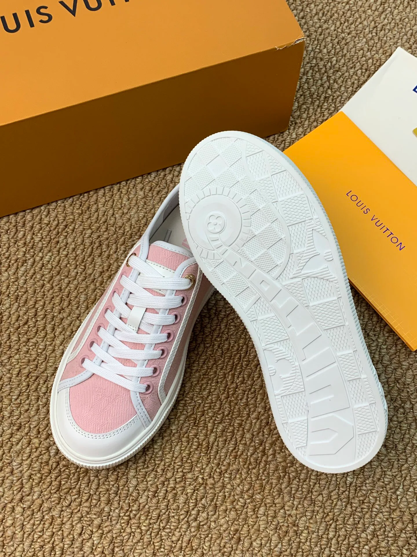 Women's Sneakers LOUIS VUITTON 17545206