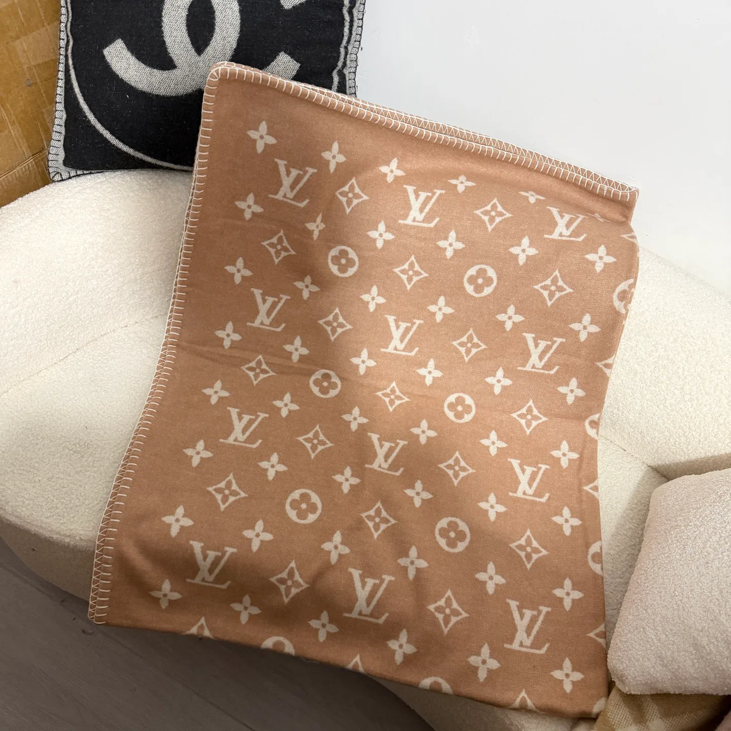 Textiles LOUIS VUITTON 18141146