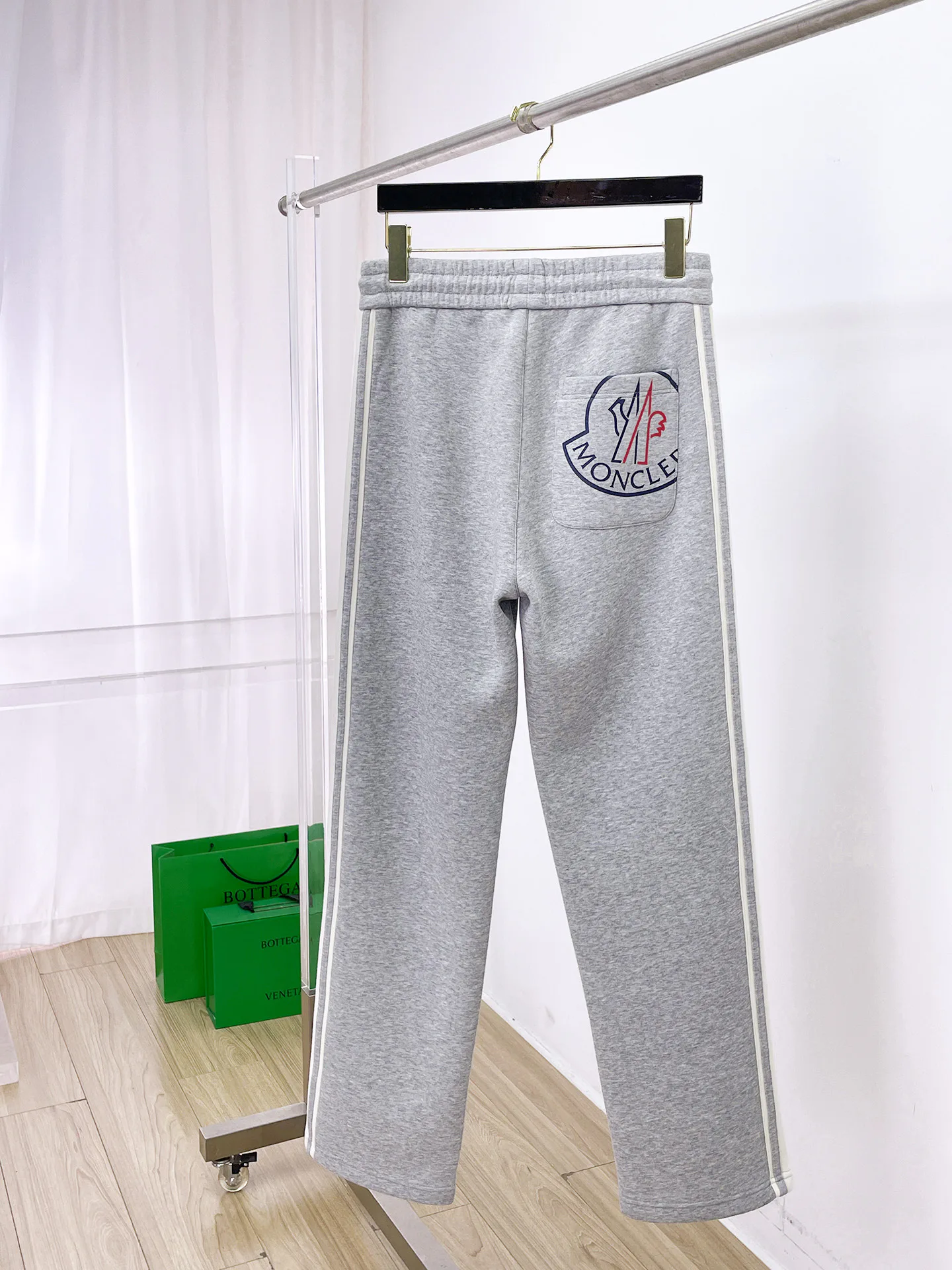 Men's Trousers MONCLER 18399416