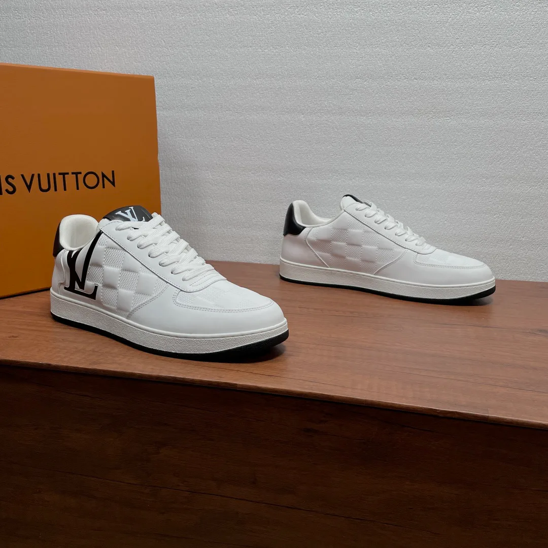 Men's Sneakers LOUIS VUITTON 18197826
