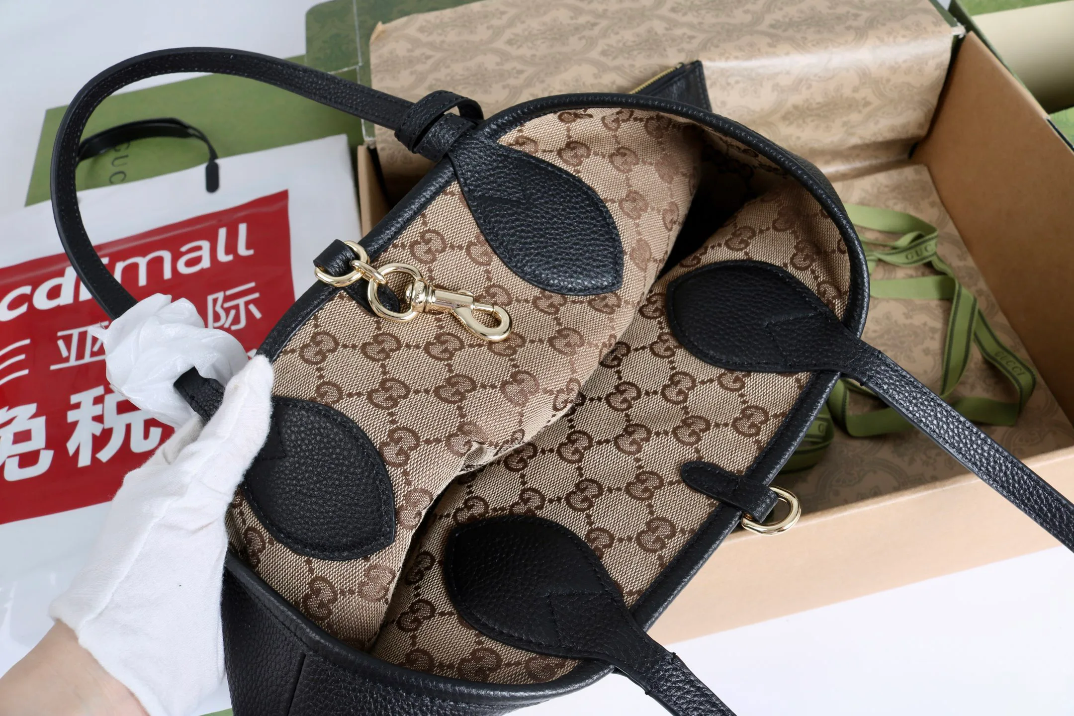 Women's Classic Handbags GUCCI 18404552