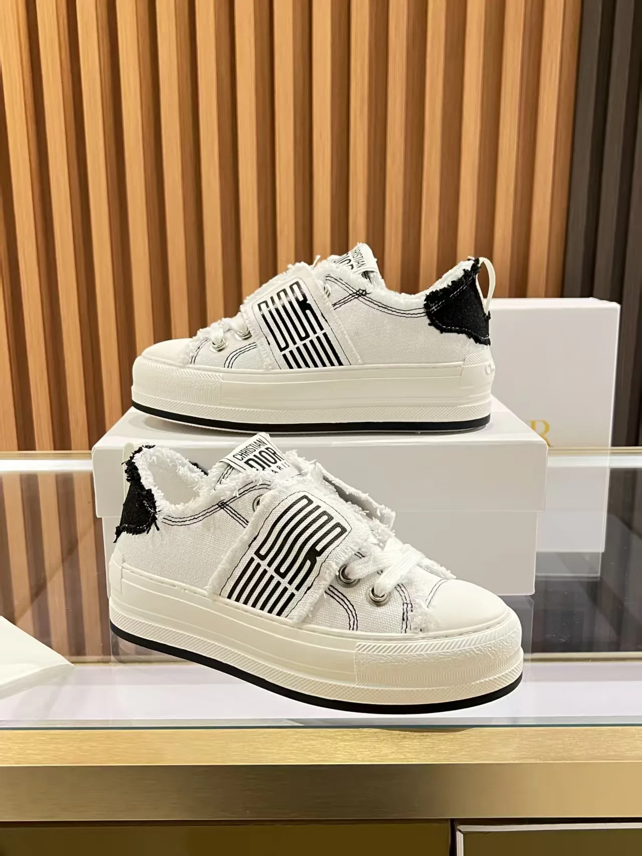 Women's Sneakers CHRISTIAN DIOR 18311537