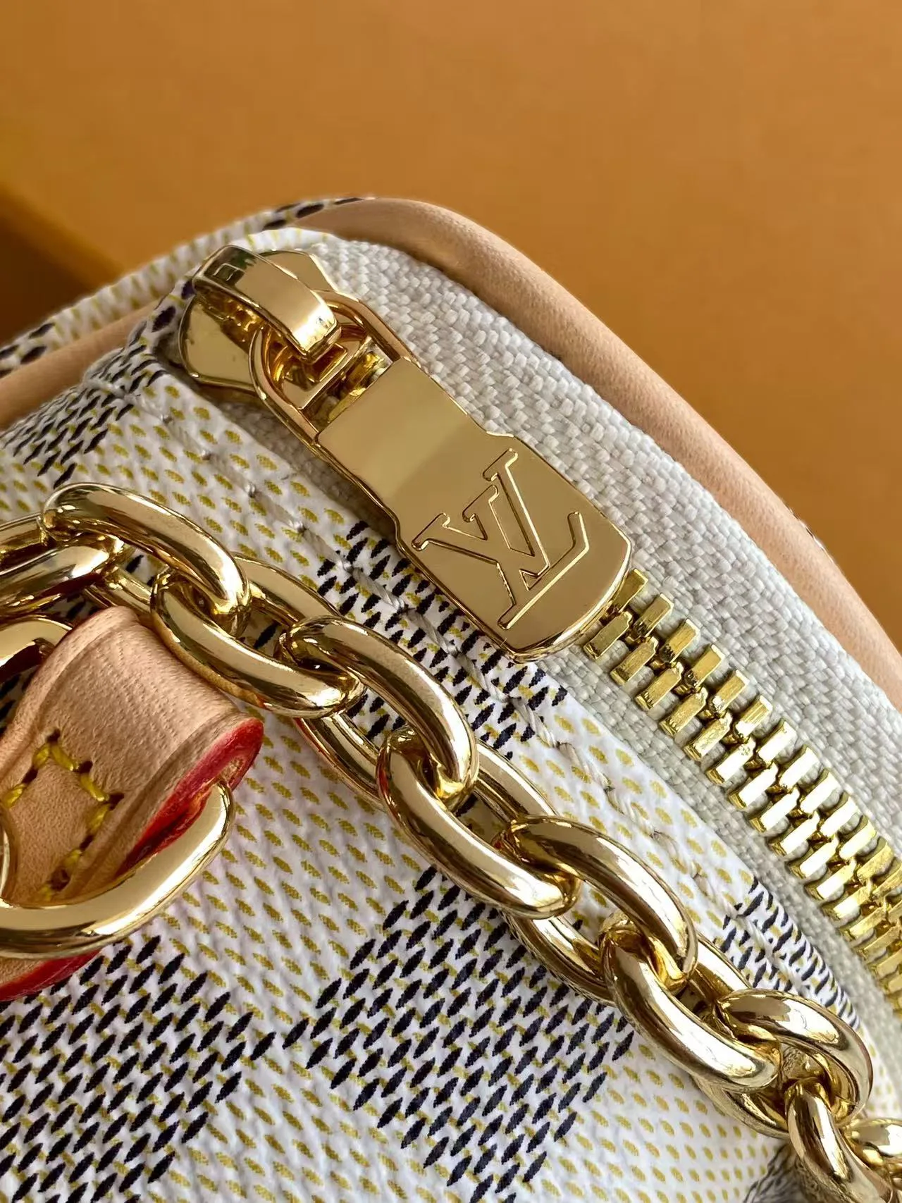 Women's Shoulder Bags LOUIS VUITTON 18362294