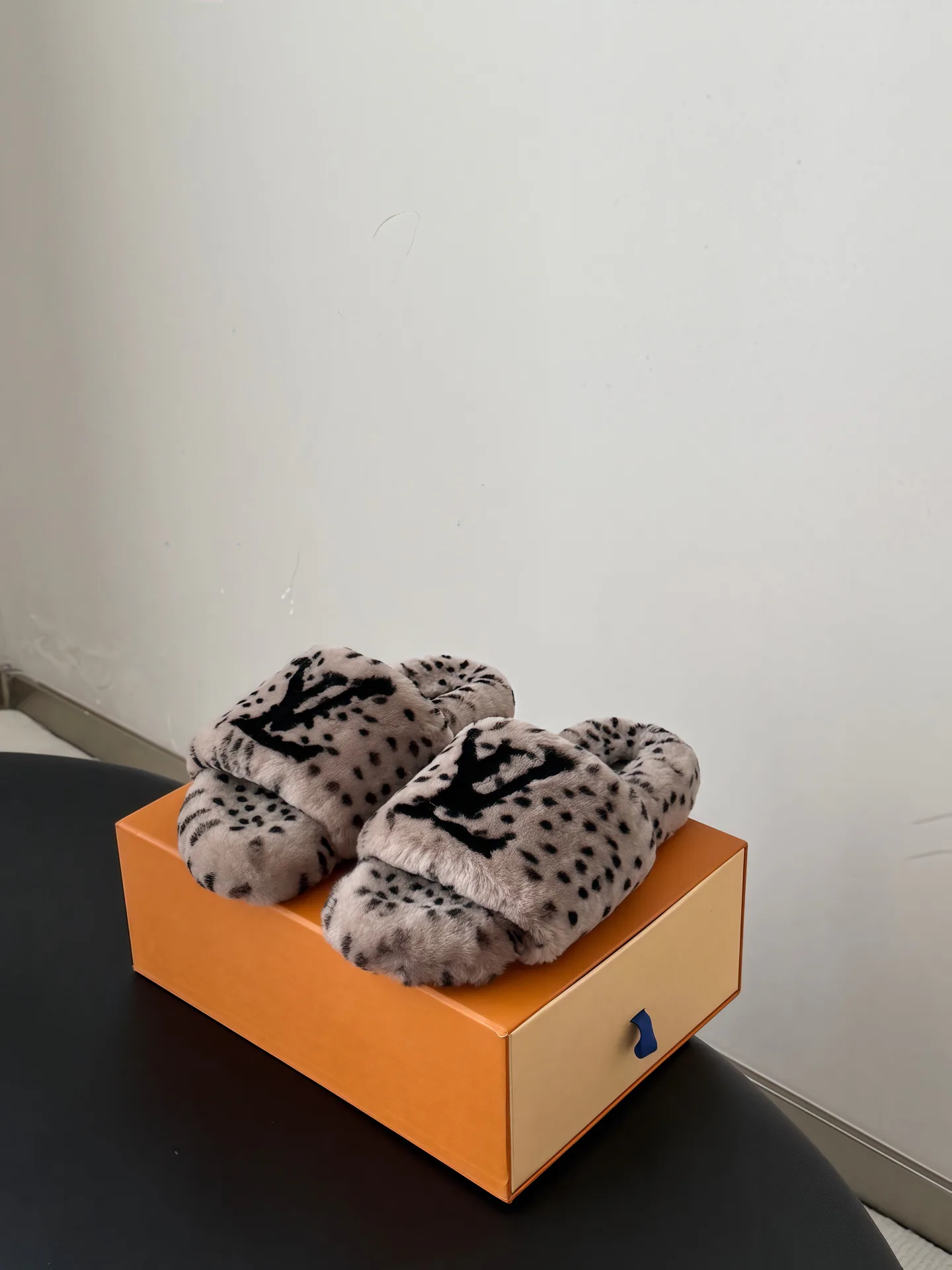 Women's Slippers LOUIS VUITTON 18053845