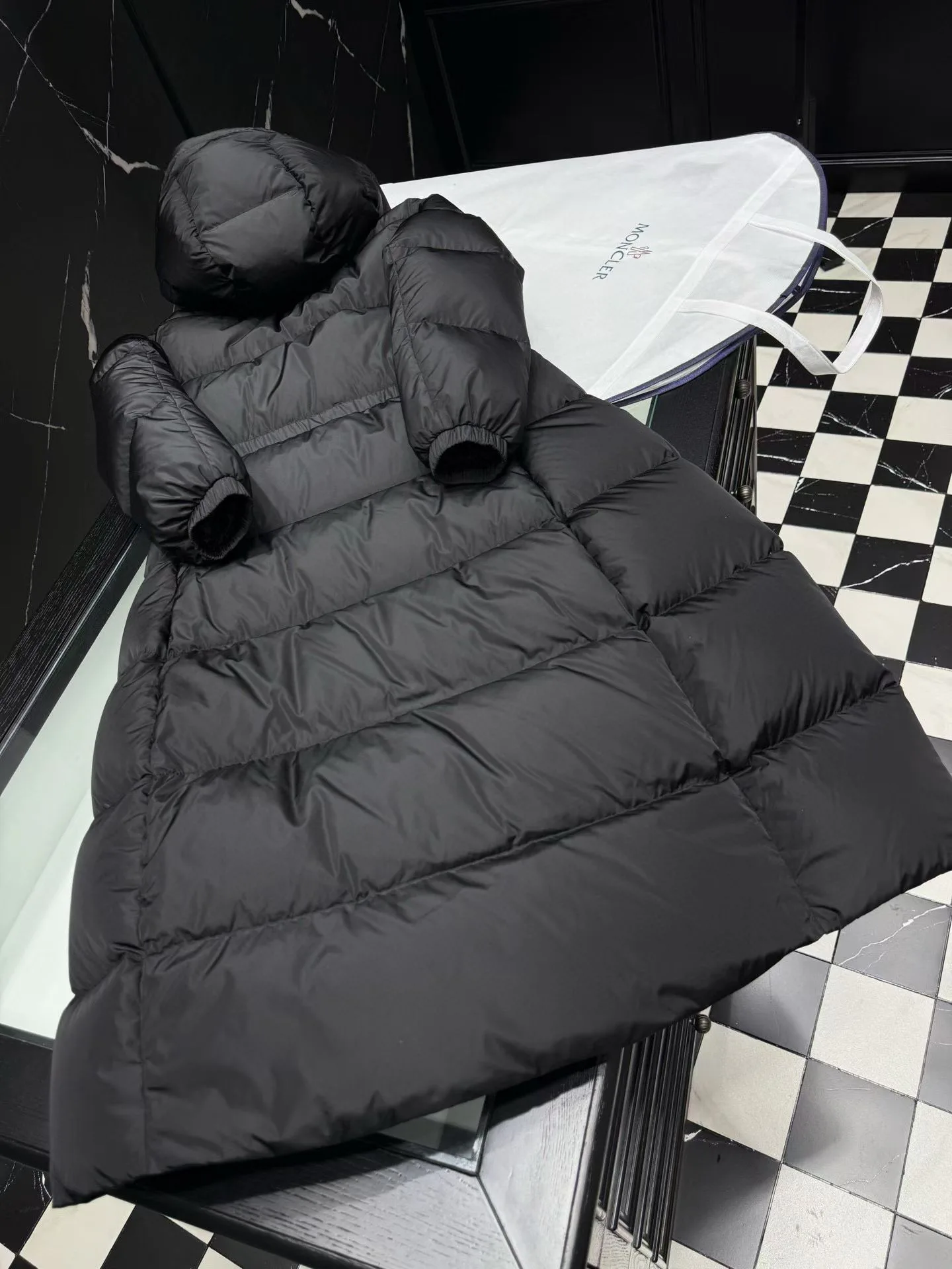 Women's Jackets And Down Jackets MONCLER 17810373