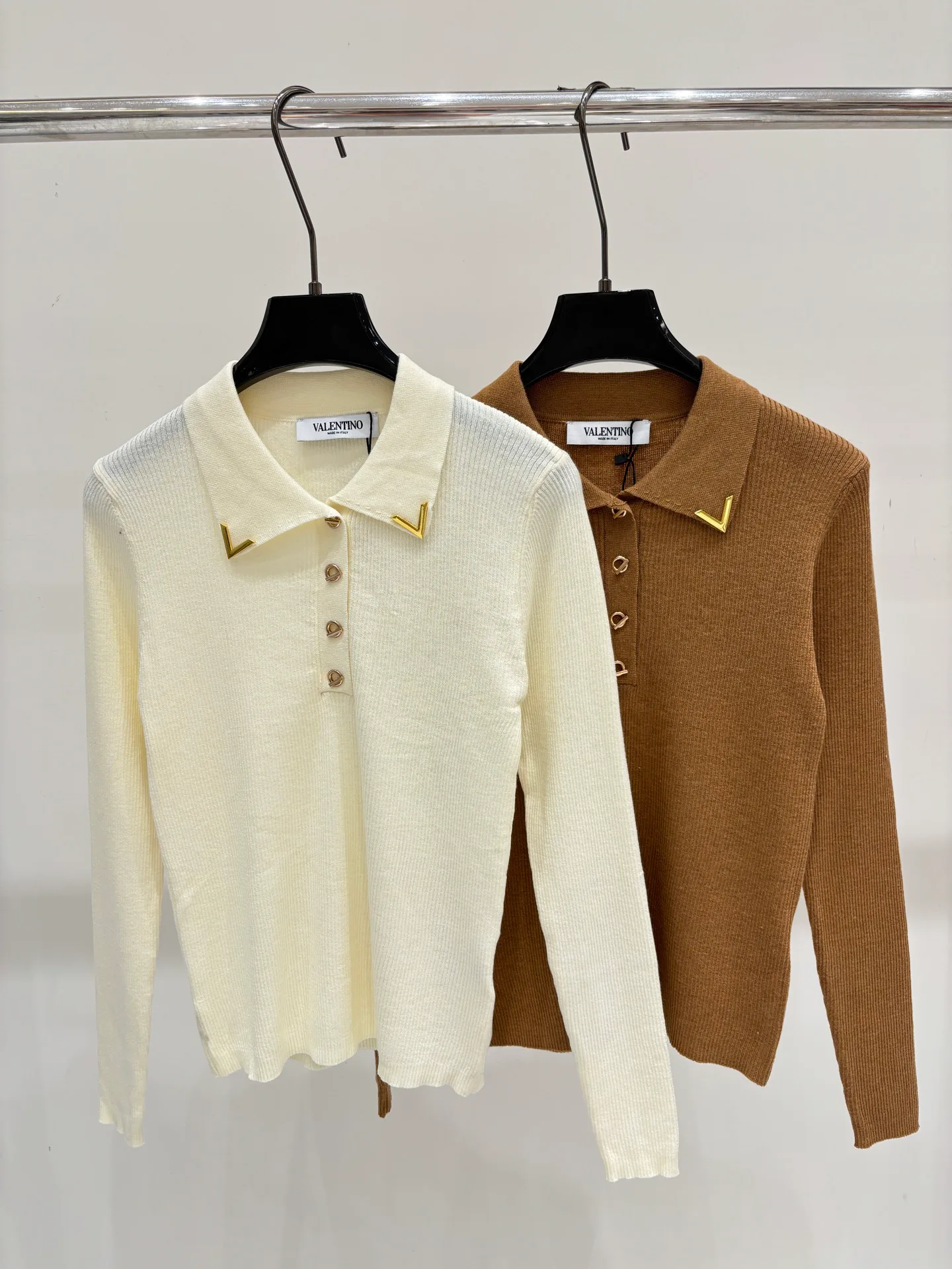 Women's Jumpers And Sweaters VALENTINO 17930686
