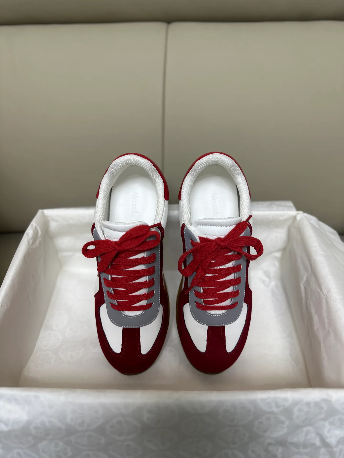 Кроссовки Женские Alexander Mcqueen 18616772