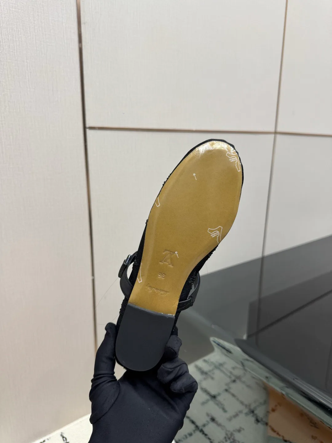 Women's Ballet Flats LOUIS VUITTON 17947020