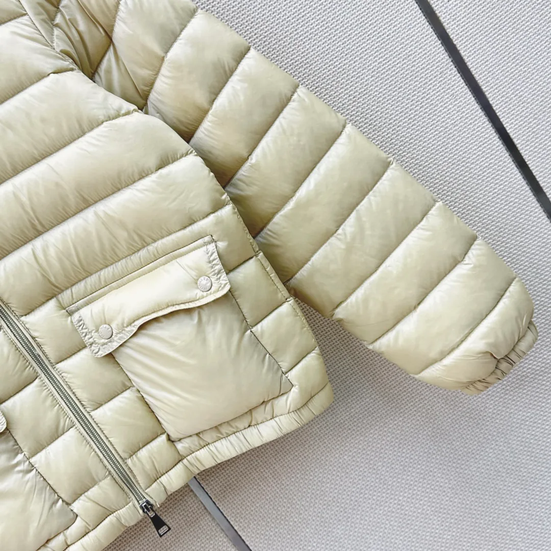 Women's Jackets And Down Jackets MONCLER 18094490