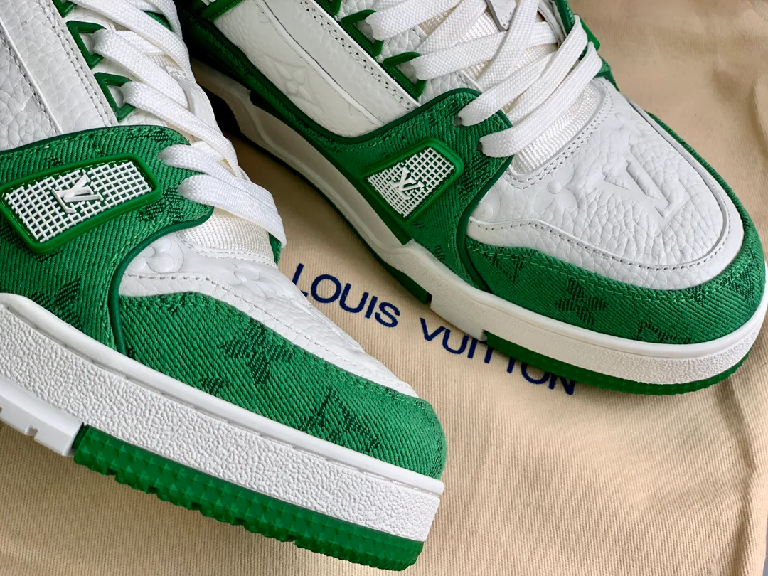 Women's Sneakers LOUIS VUITTON 18014127