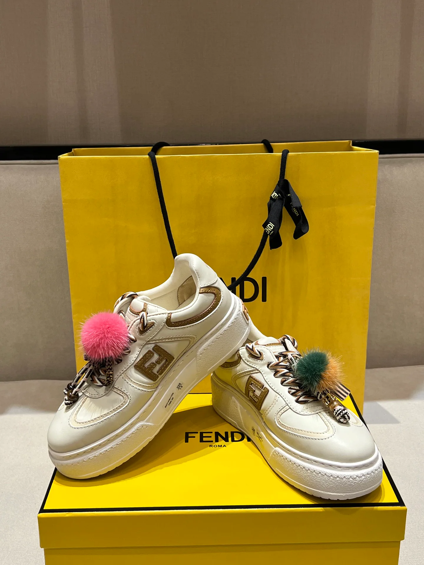 Women's Sneakers FENDI 18020642