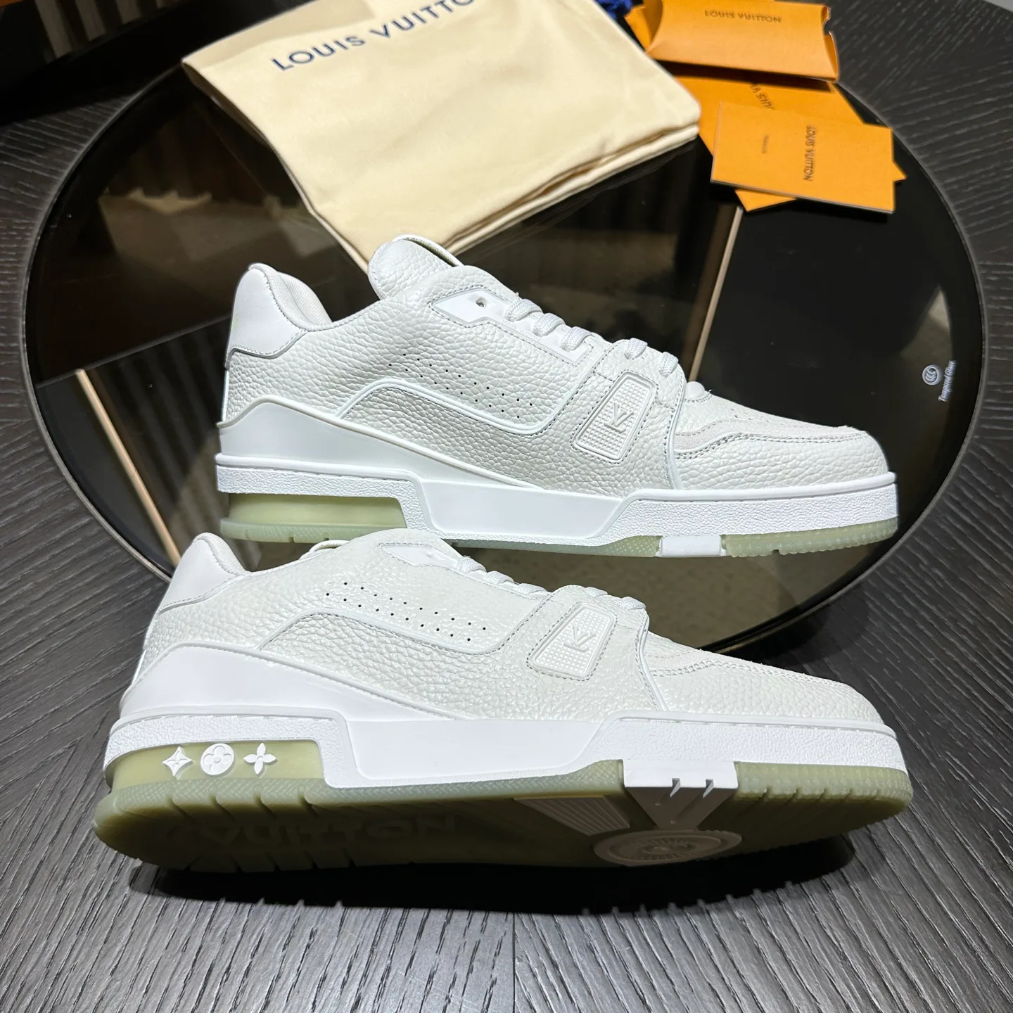Men's Sneakers LOUIS VUITTON 18192412