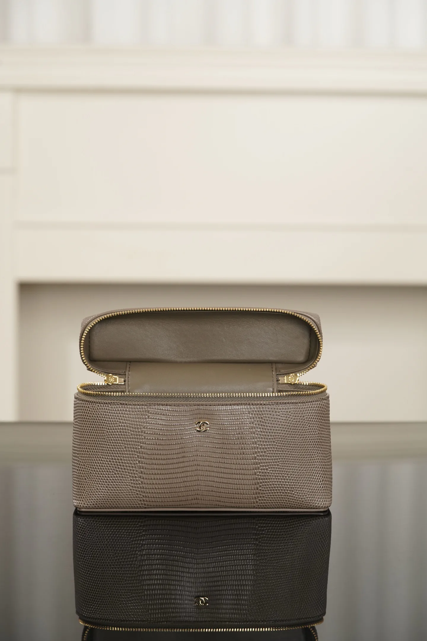 Women's Classic Handbags CHANEL 17979690