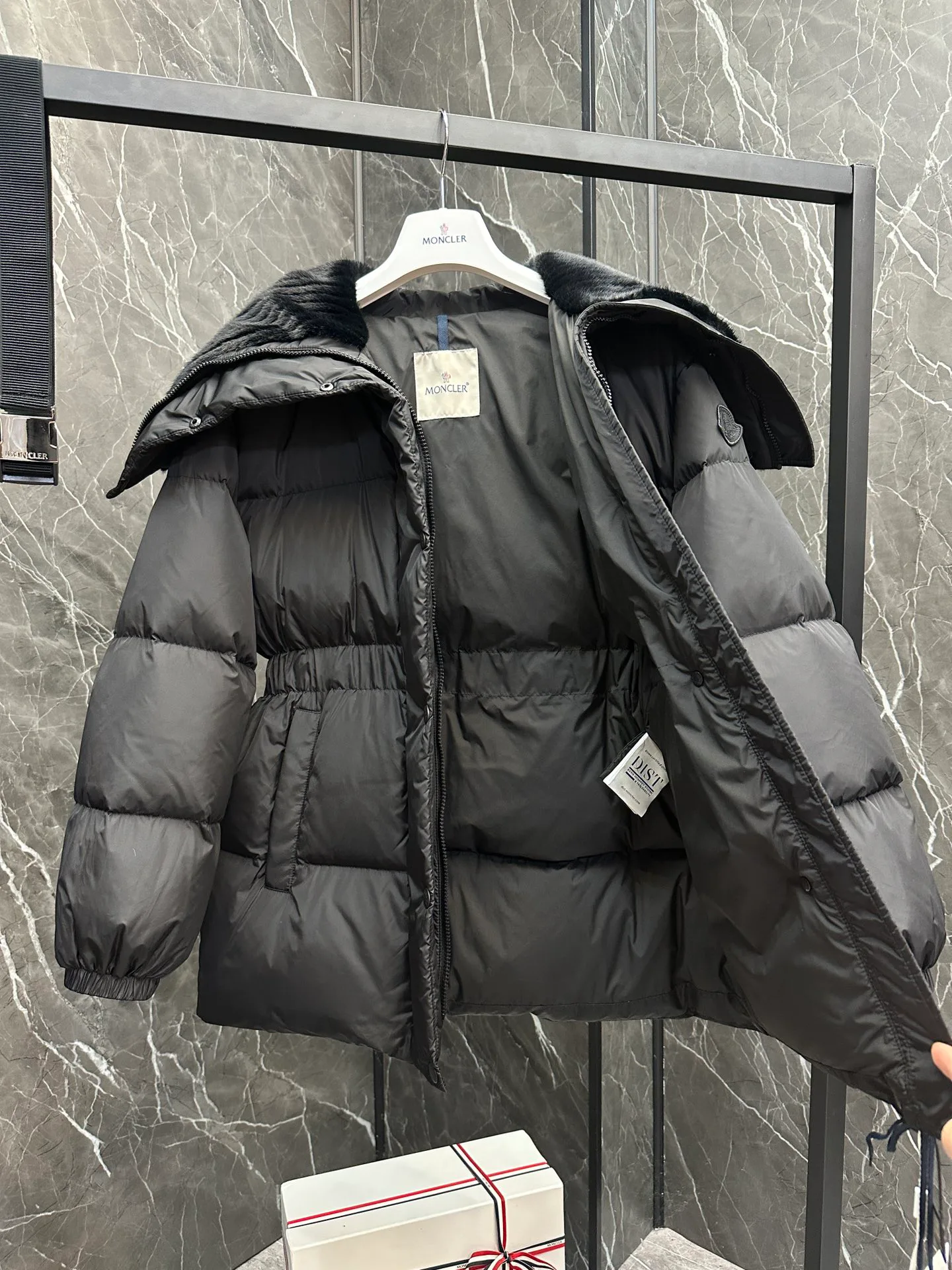 Куртки И Пуховики Женские Moncler 18606715