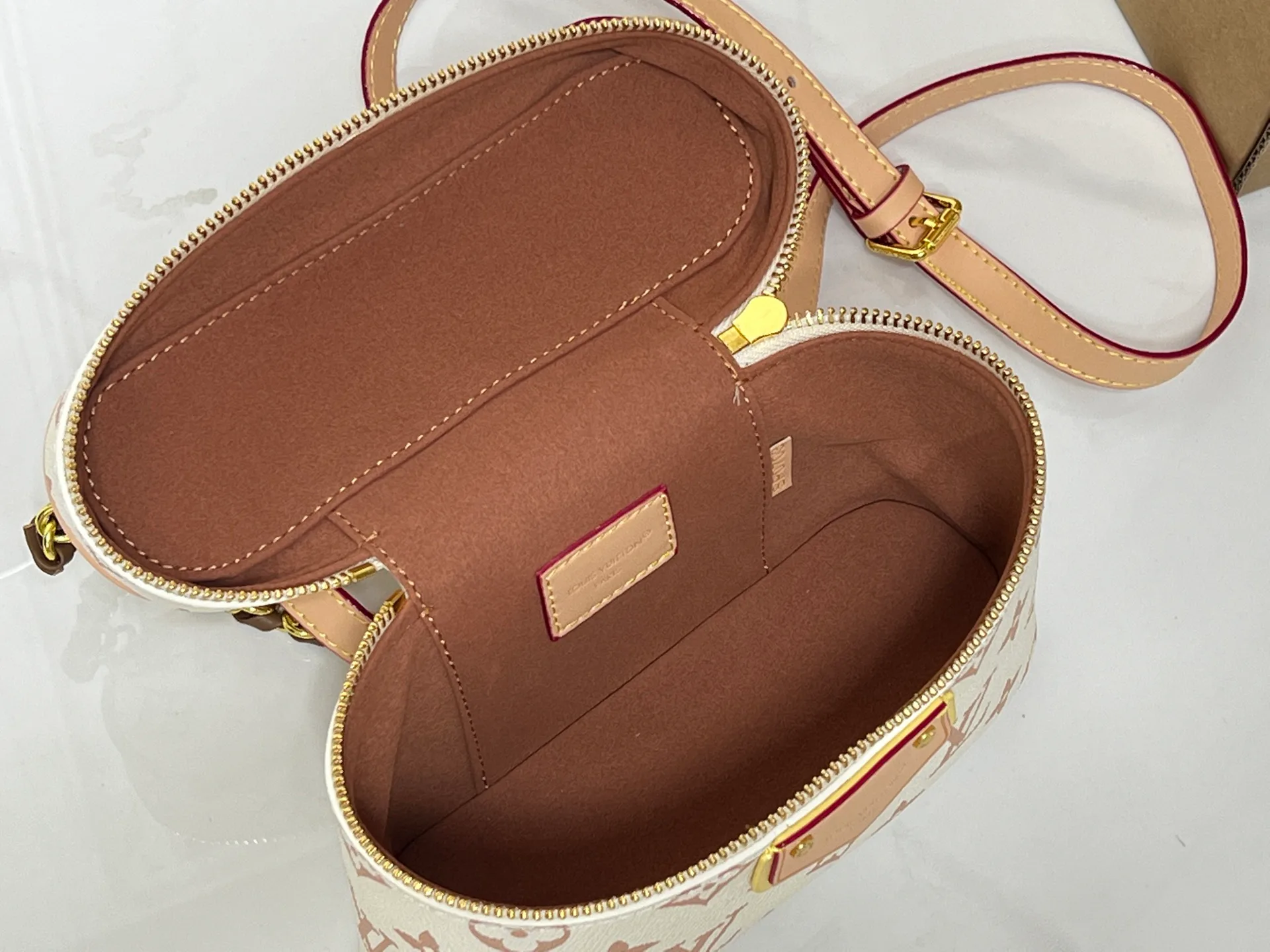 Women's Classic Handbags LOUIS VUITTON 17904080