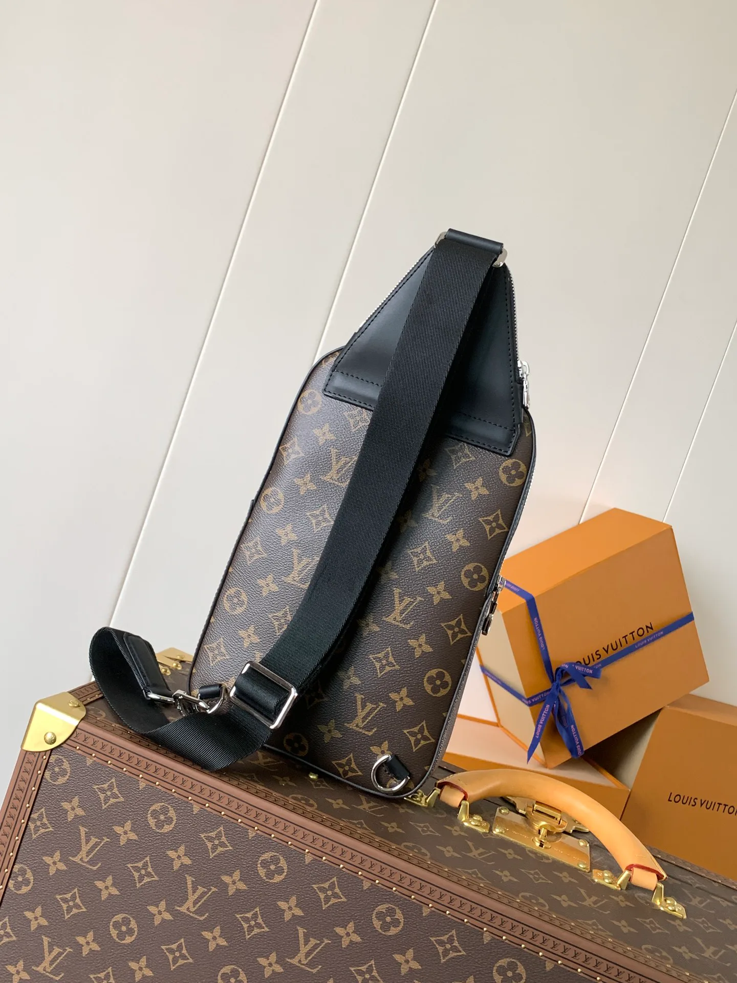 Women's Shoulder Bags LOUIS VUITTON 17948729
