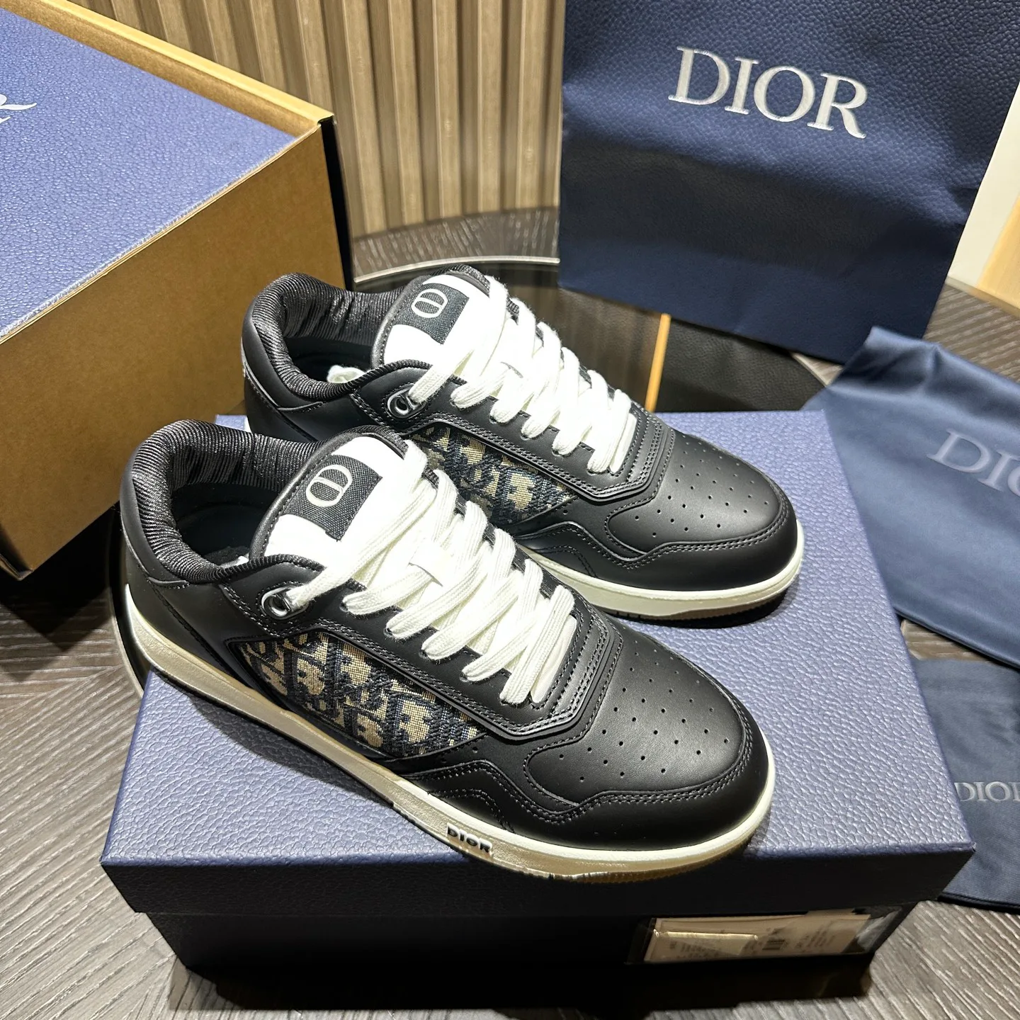 Women's Sneakers CHRISTIAN DIOR 19584207
