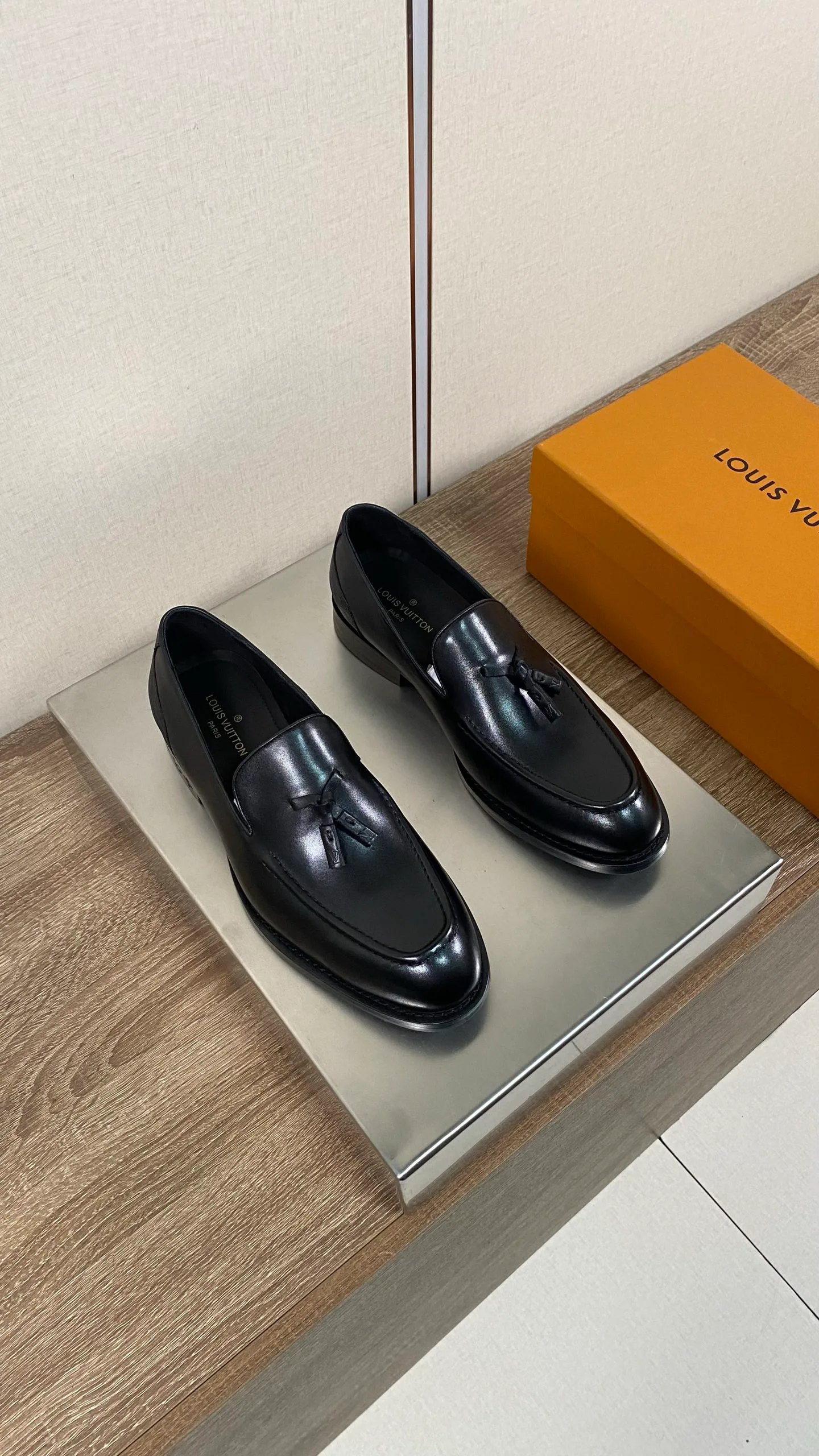 Men's Loafers And Dress Shoes LOUIS VUITTON 18078665