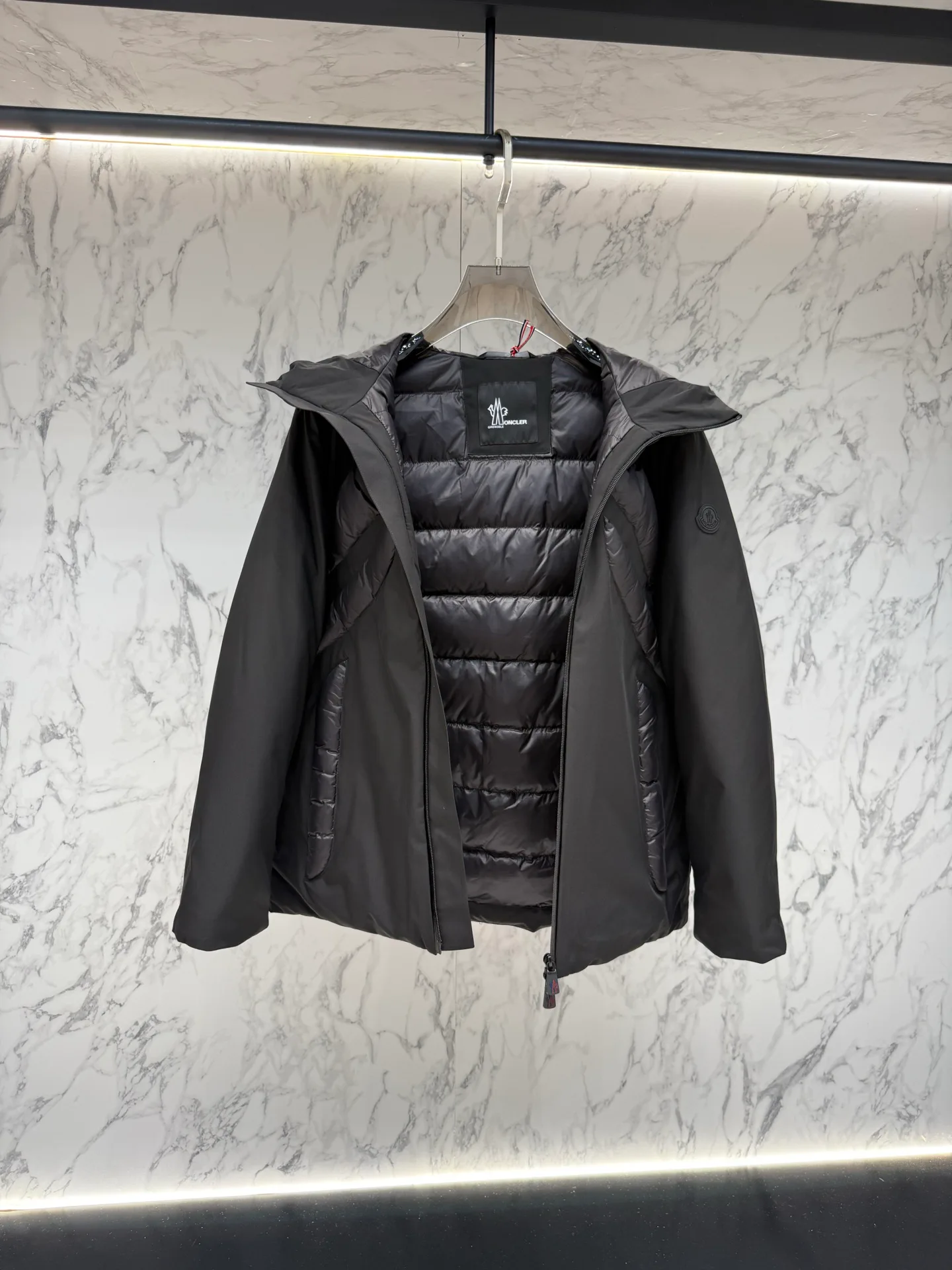 Men's Jackets And Down Jackets MONCLER 18047857