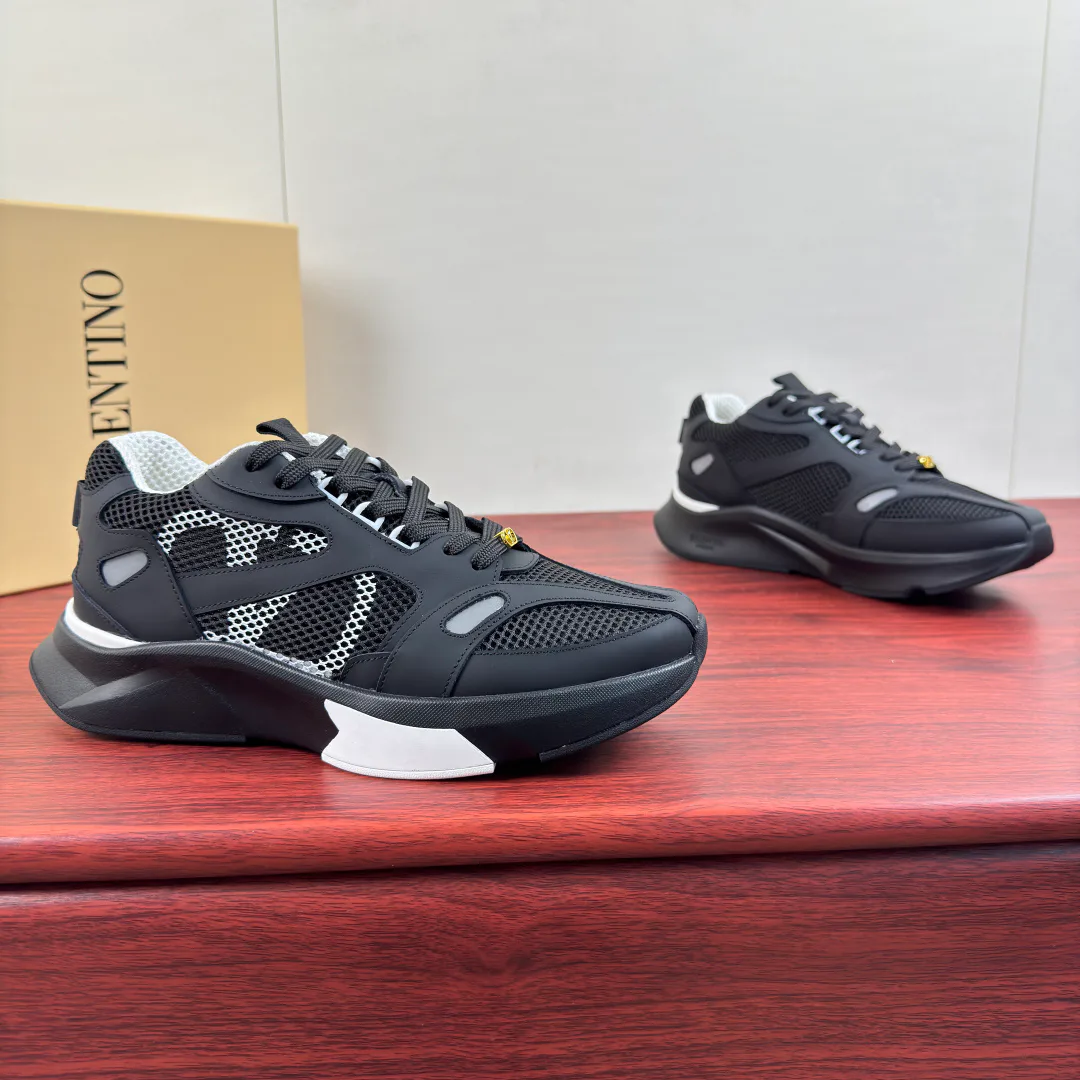 Men's Sneakers VALENTINO 17457773