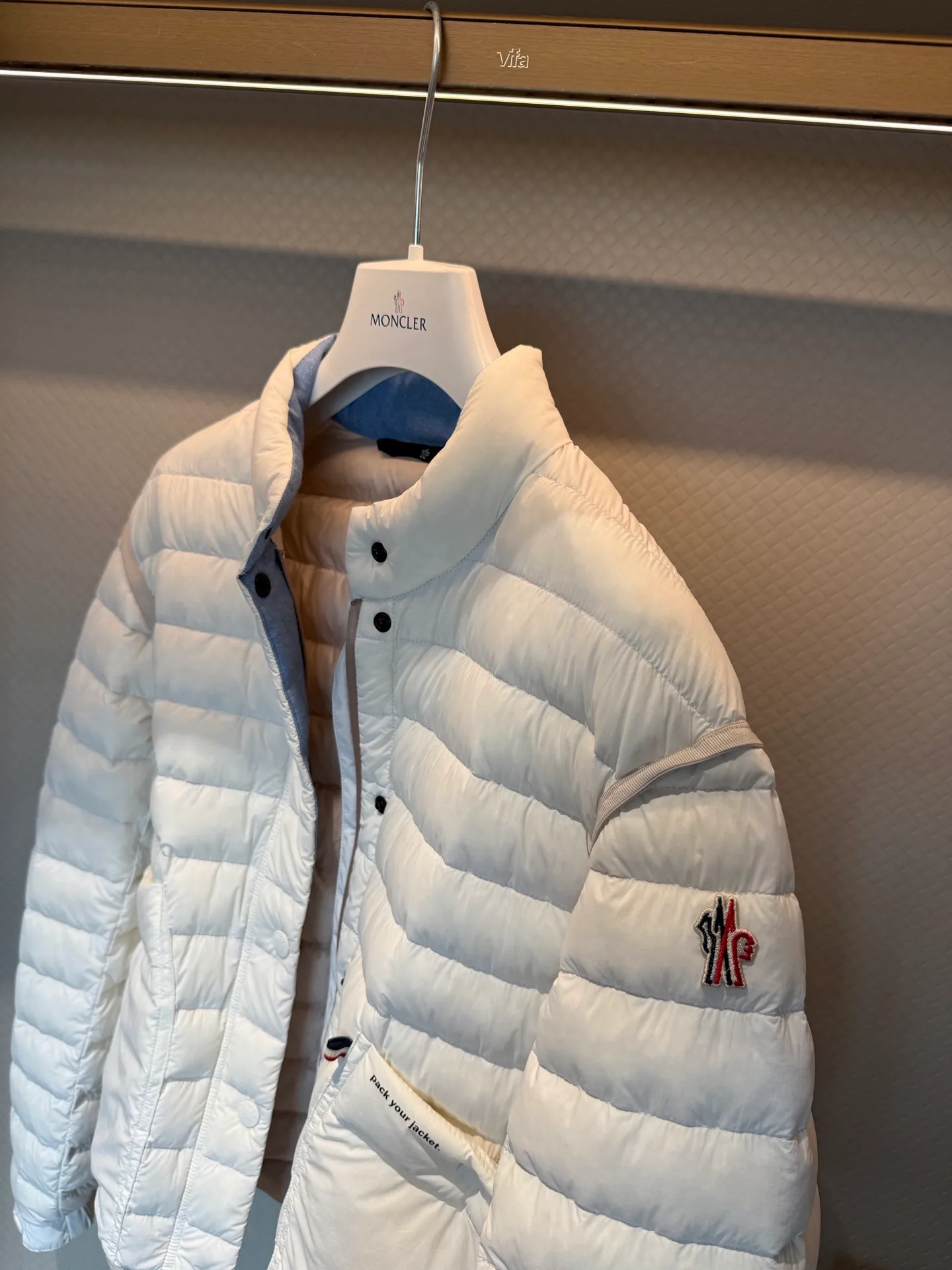 Women's Jackets And Down Jackets MONCLER 18391928