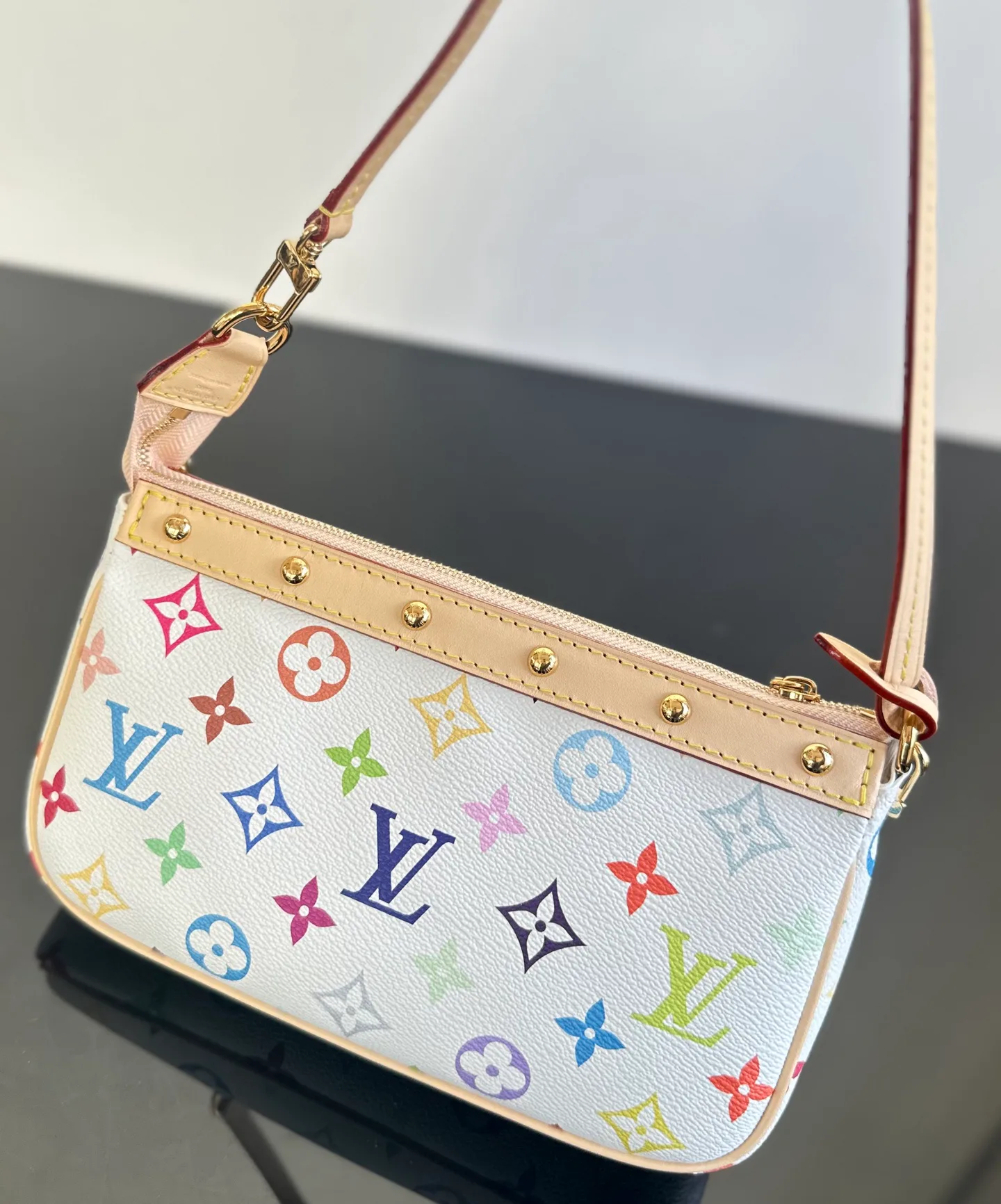 Women's Classic Handbags LOUIS VUITTON 18376445