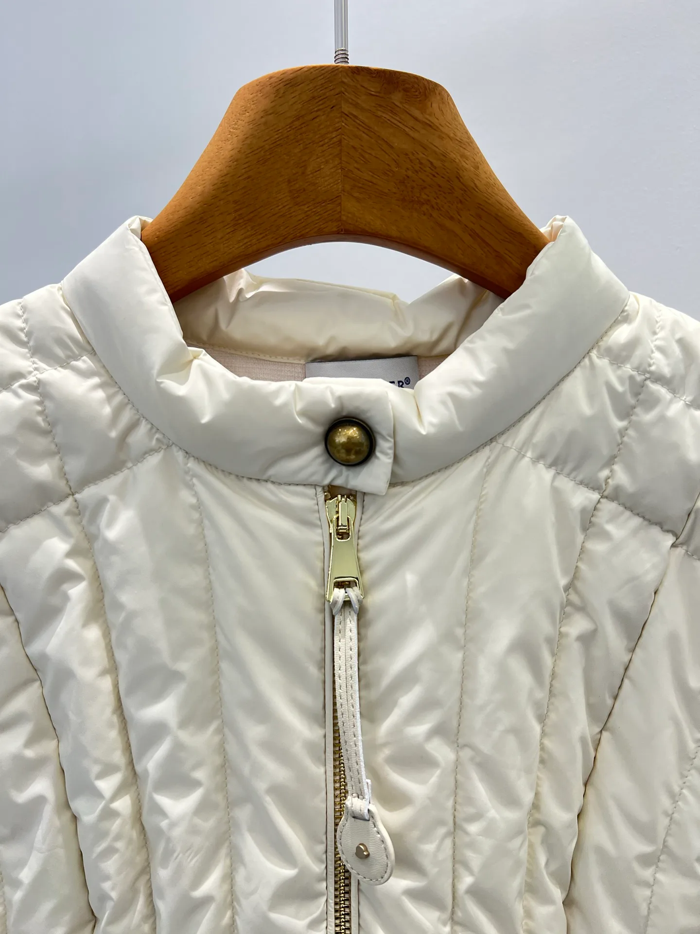 Men's Jackets And Down Jackets MONCLER 18330381