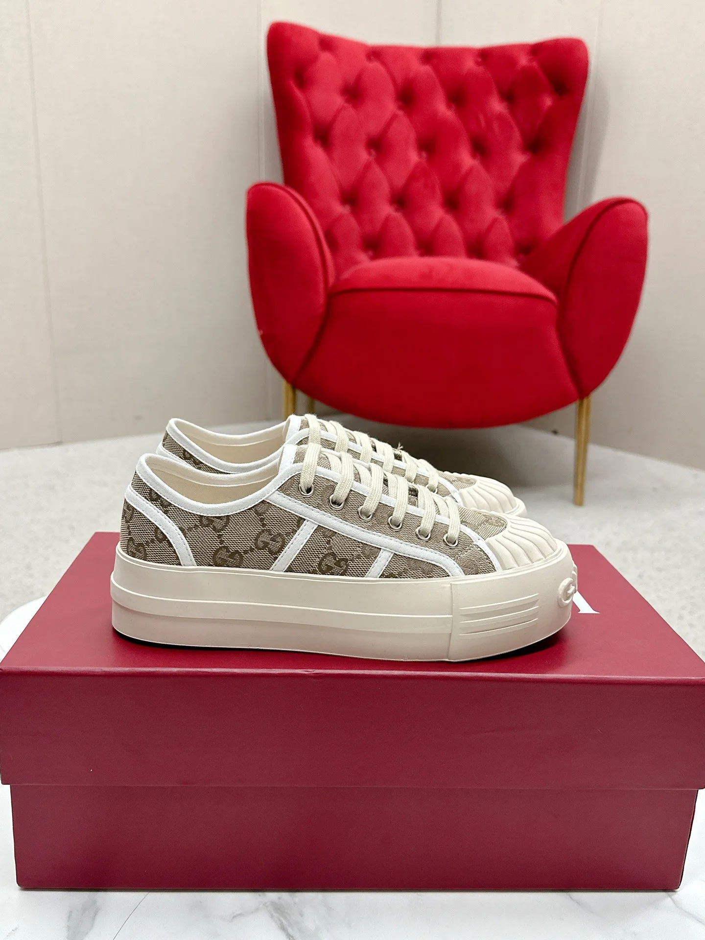 Women's Sneakers GUCCI 17746023