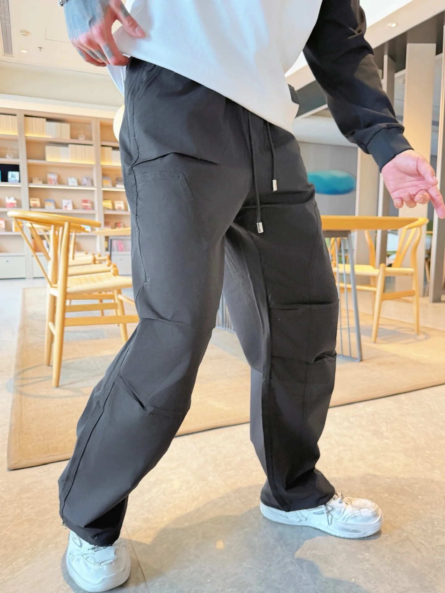 Men's Trousers BALENCIAGA 18345815