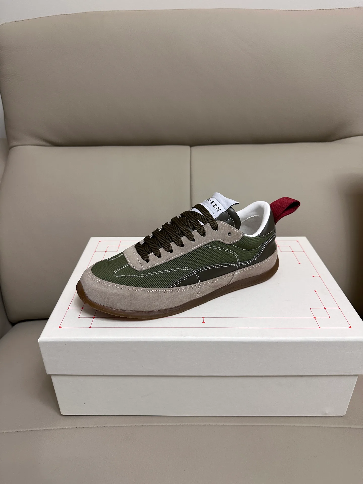 Кроссовки Женские Alexander Mcqueen 18616749