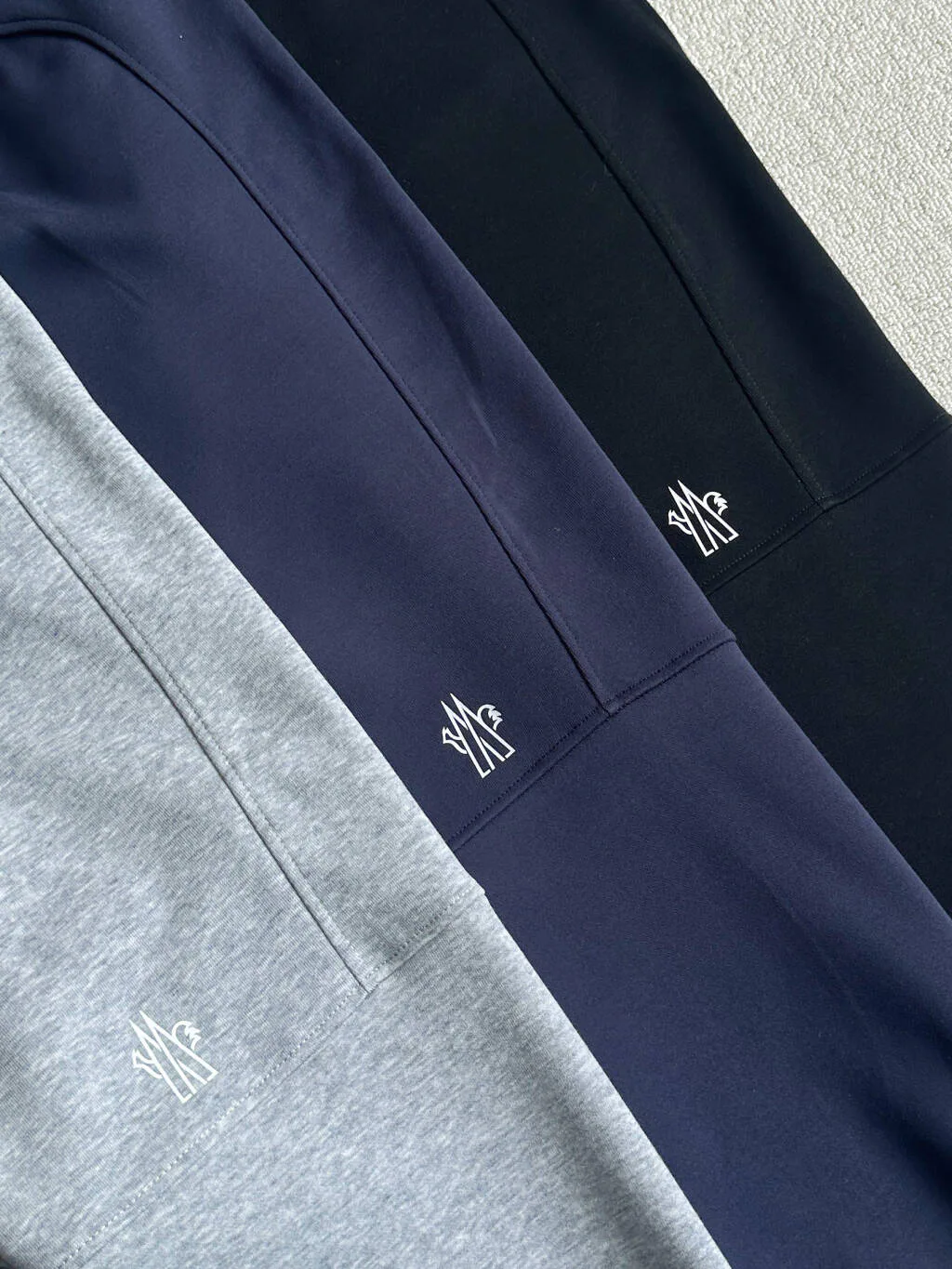 Men's Trousers MONCLER 18069073