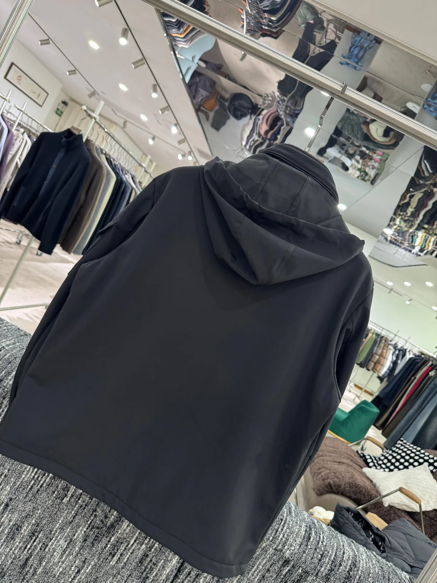 Men's Jackets And Down Jackets MONCLER 18084206