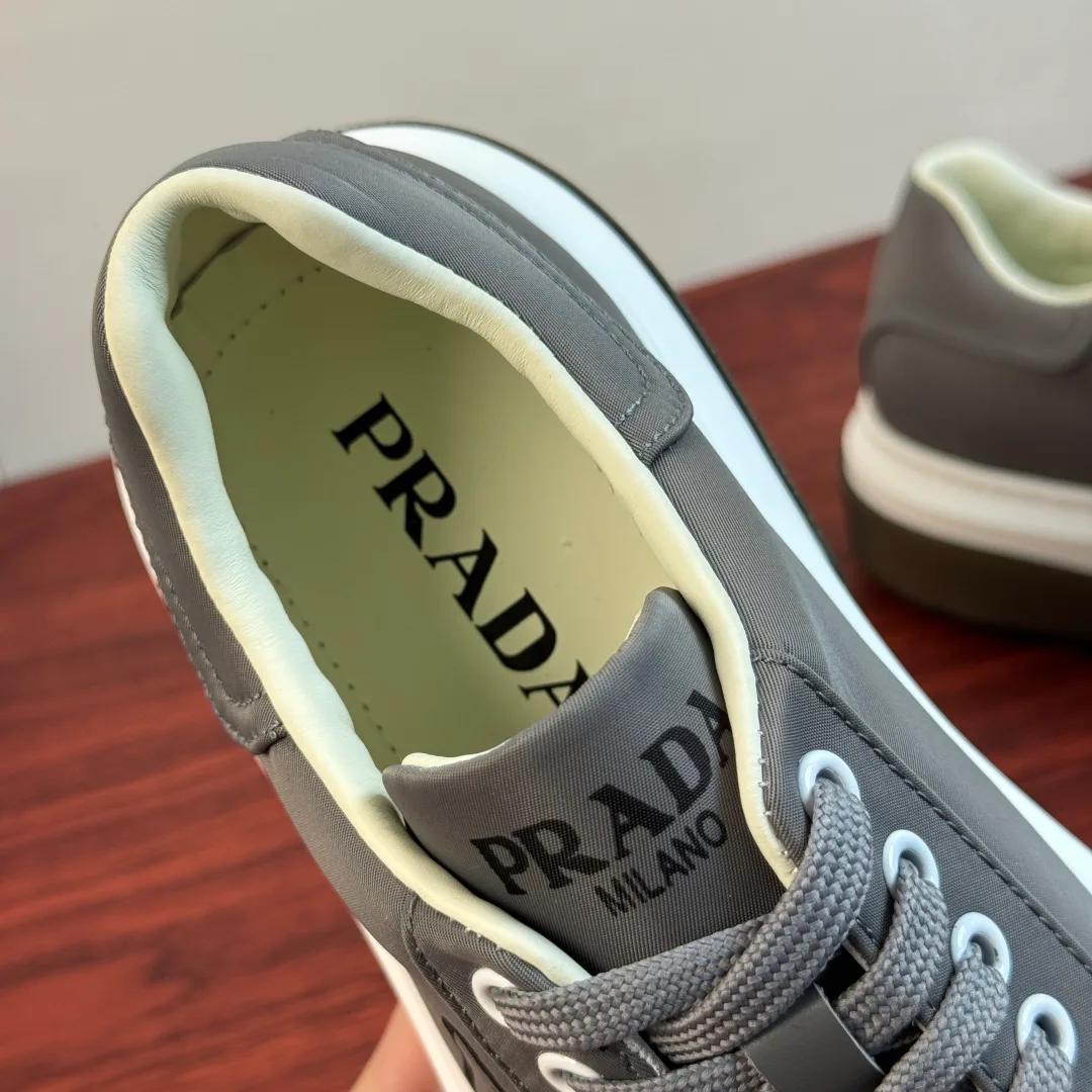 Men's Sneakers PRADA 16935017