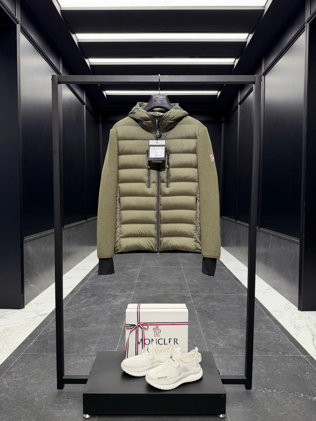 Men's Jackets And Down Jackets MONCLER 18416861