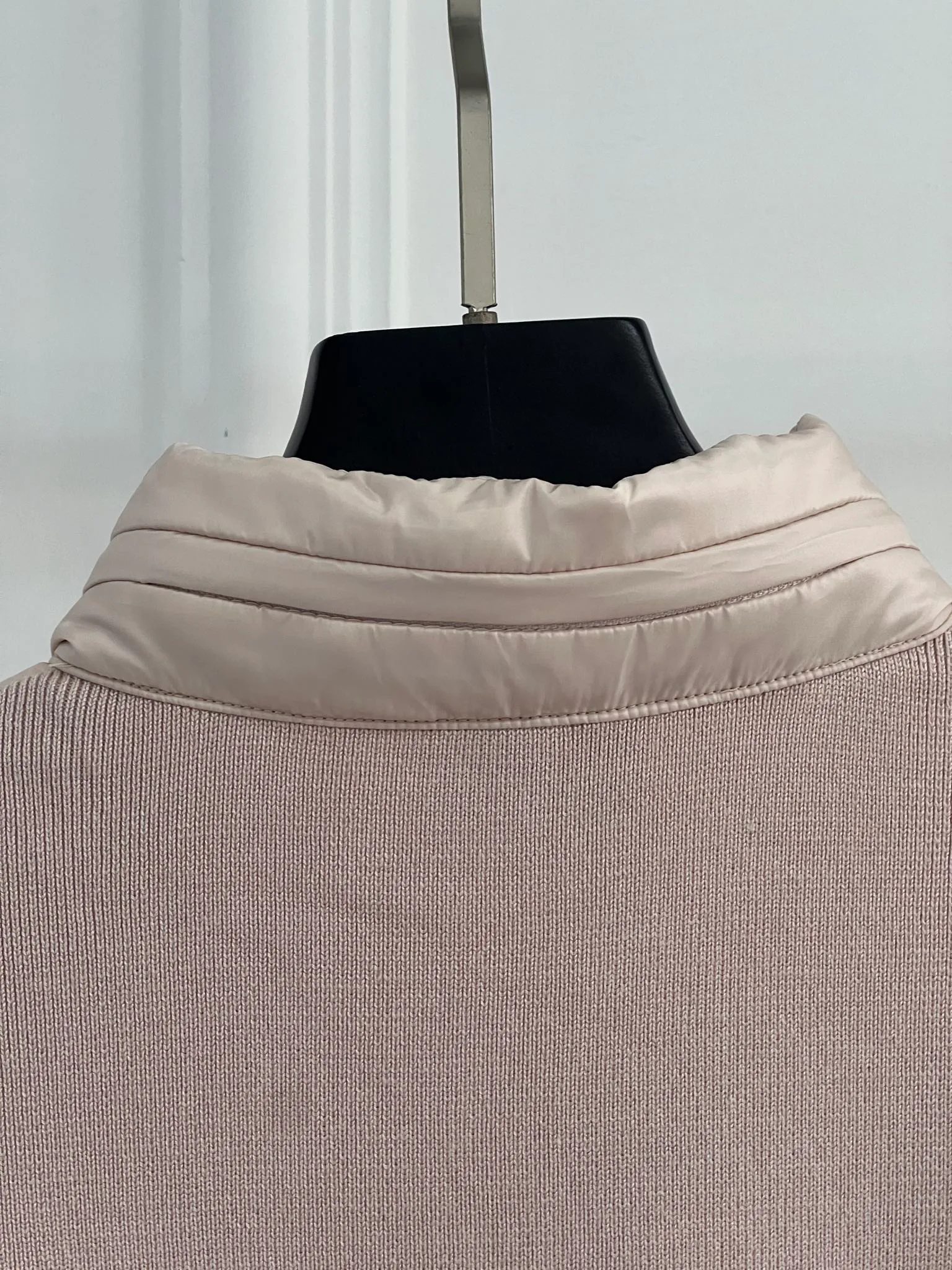 Women's Jackets And Down Jackets MONCLER 18416265