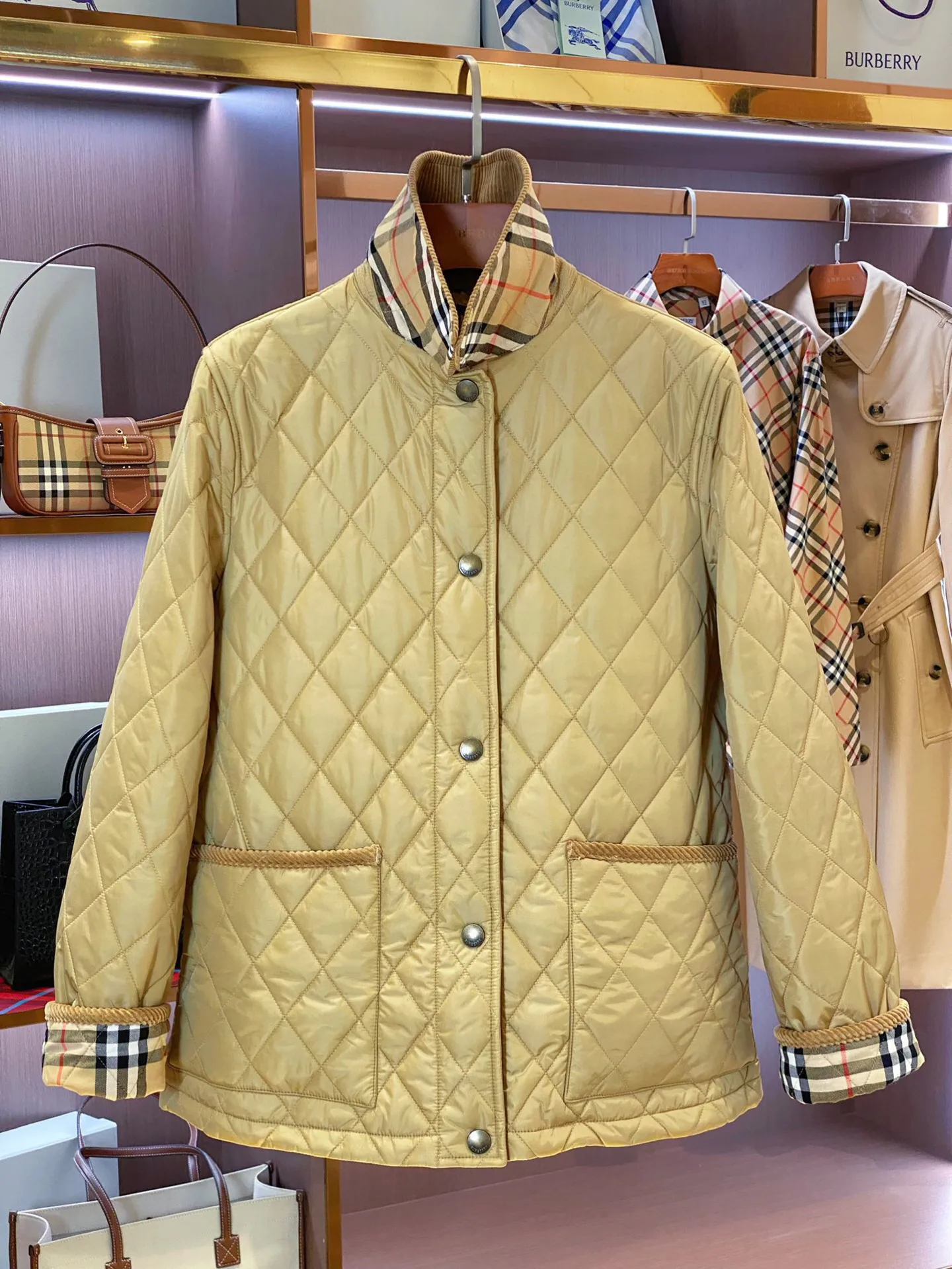 Women's Jackets And Down Jackets BURBERRY 18140704