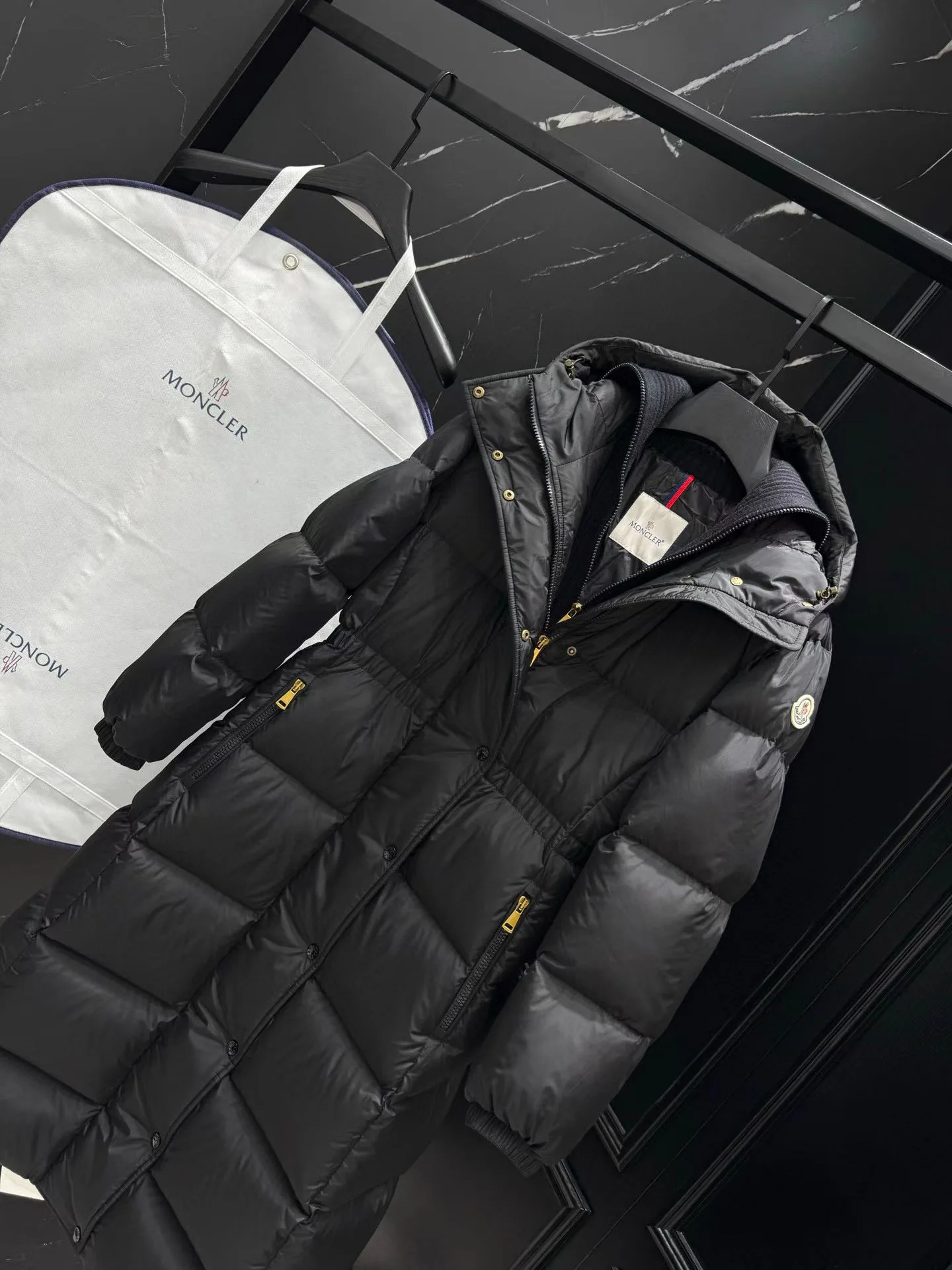 Women's Jackets And Down Jackets MONCLER 17810374