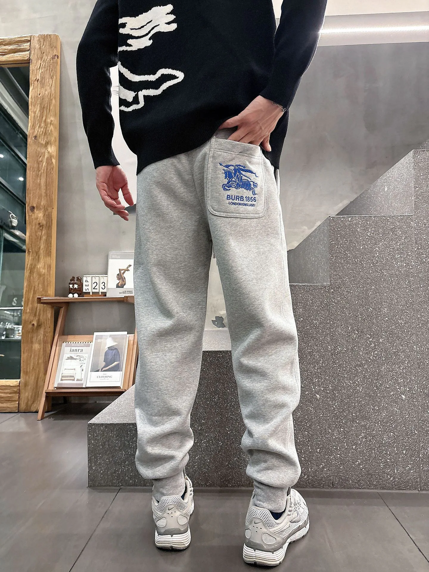 Брюки Мужские Burberry 18596885