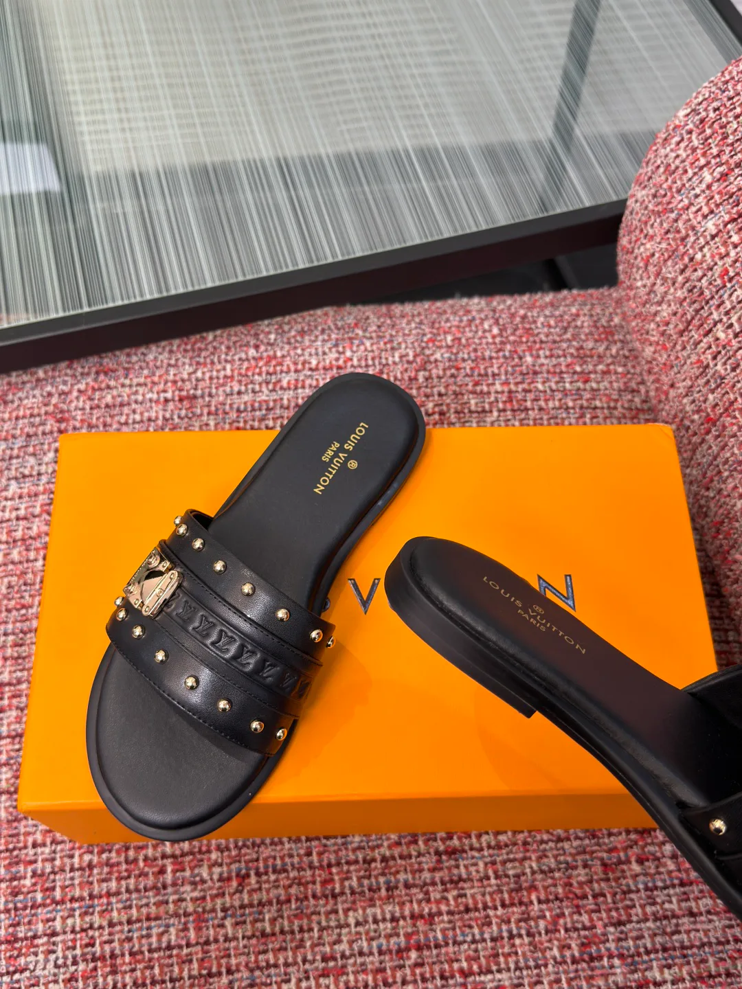 Women's Flip-Flops LOUIS VUITTON 16983525
