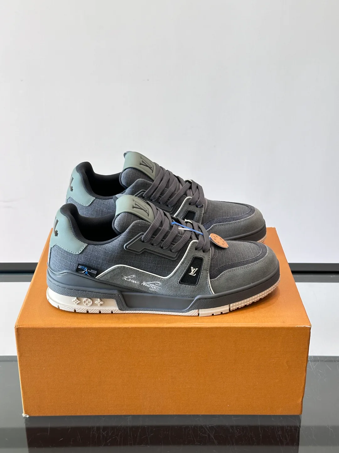 Men's Sneakers LOUIS VUITTON 17604276