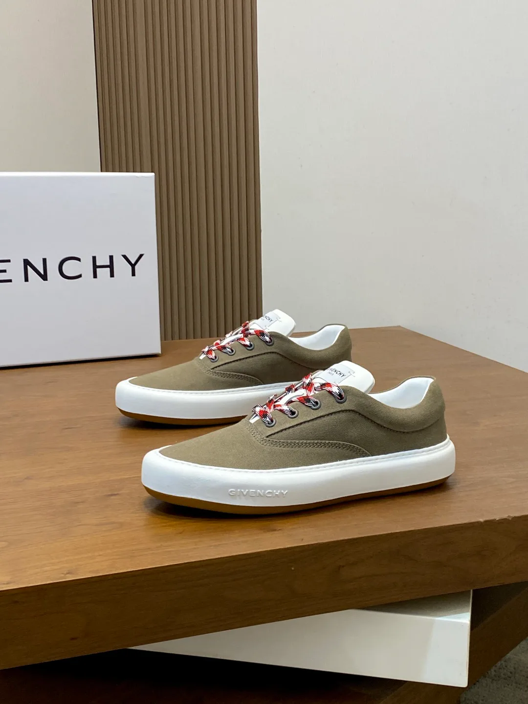 Men's Sneakers GIVENCHY 18449136
