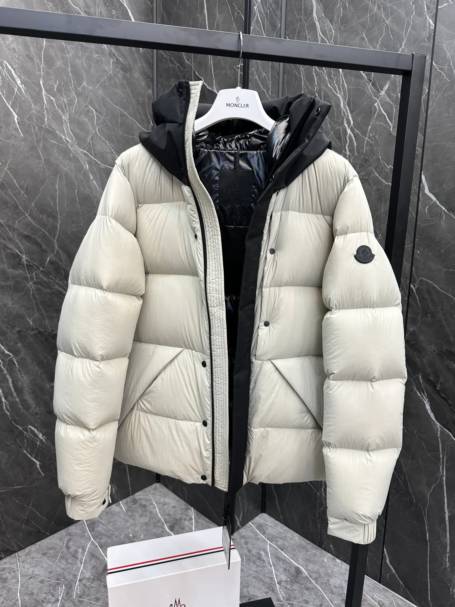 Куртки И Пуховики Мужские Moncler 18606725