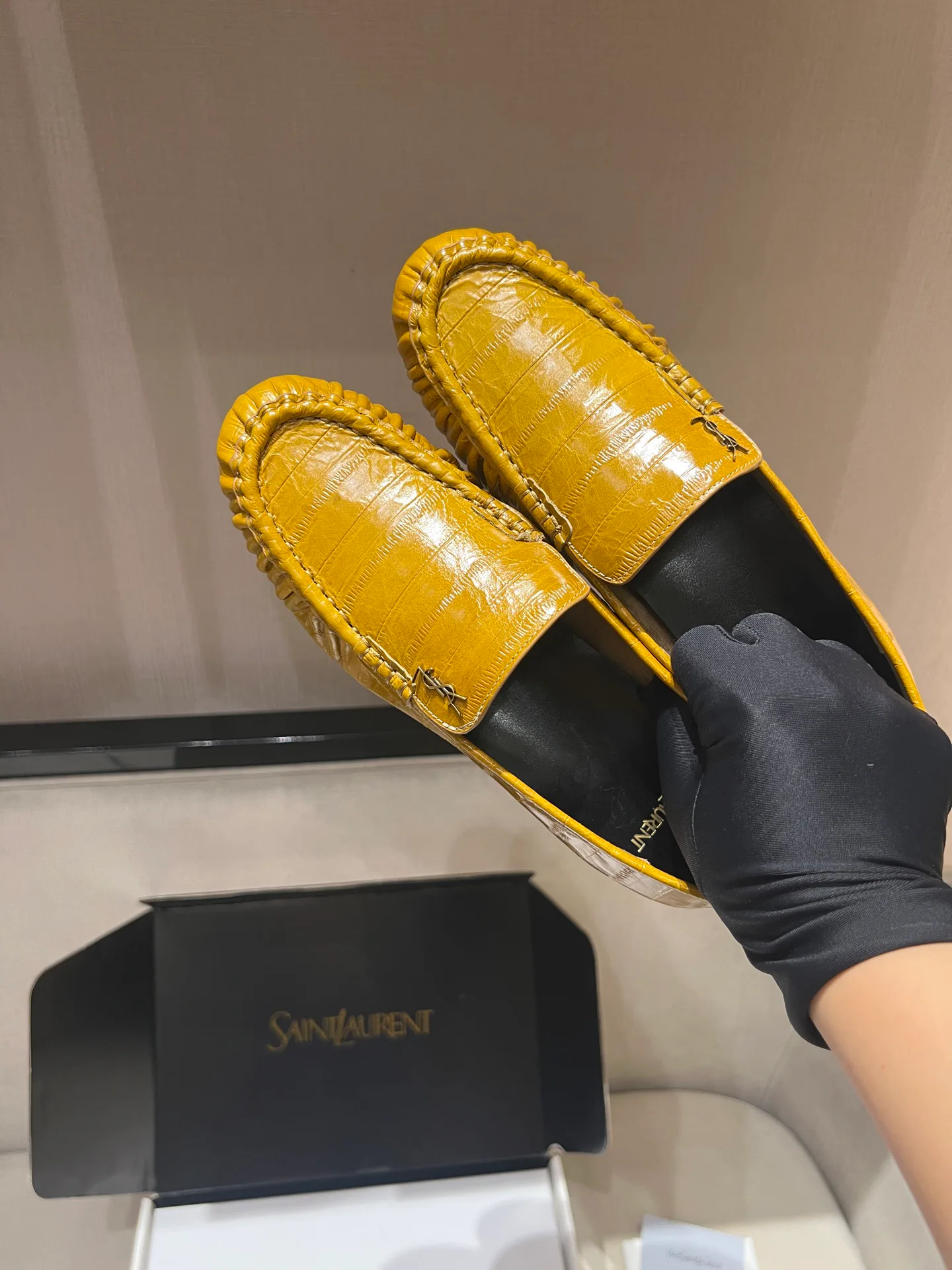 Women's Loafers And Moccasins SAINT LAURENT 17897594