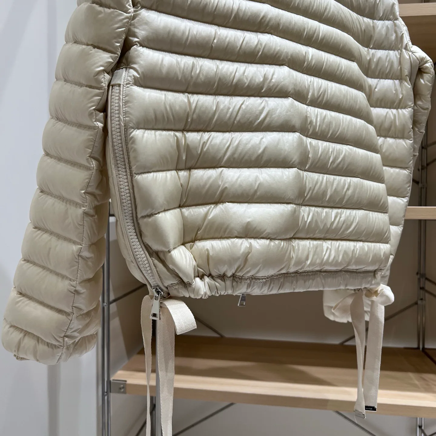 Women's Jackets And Down Jackets MONCLER 17812071