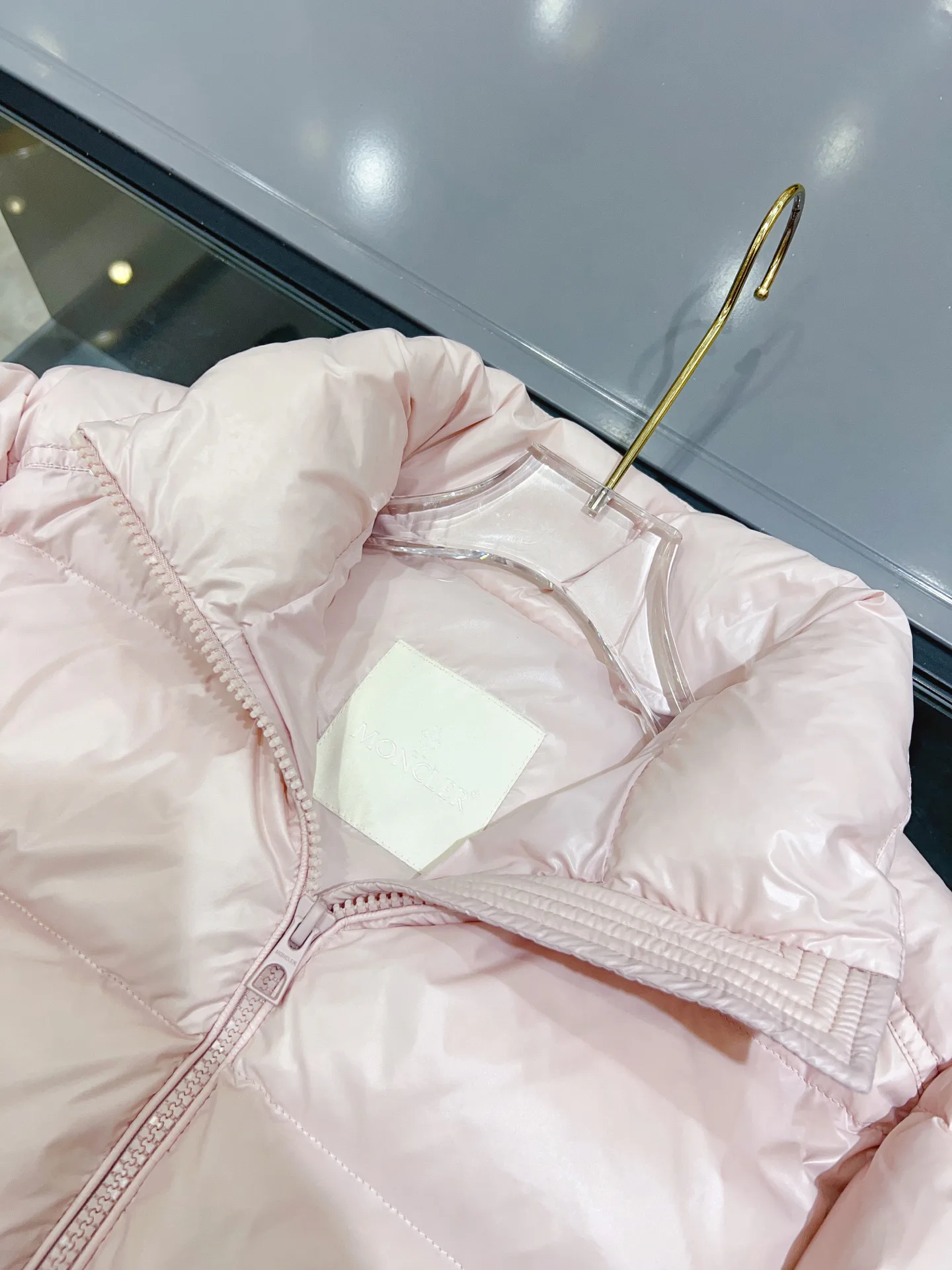 Women's Jackets And Down Jackets MONCLER 18368423
