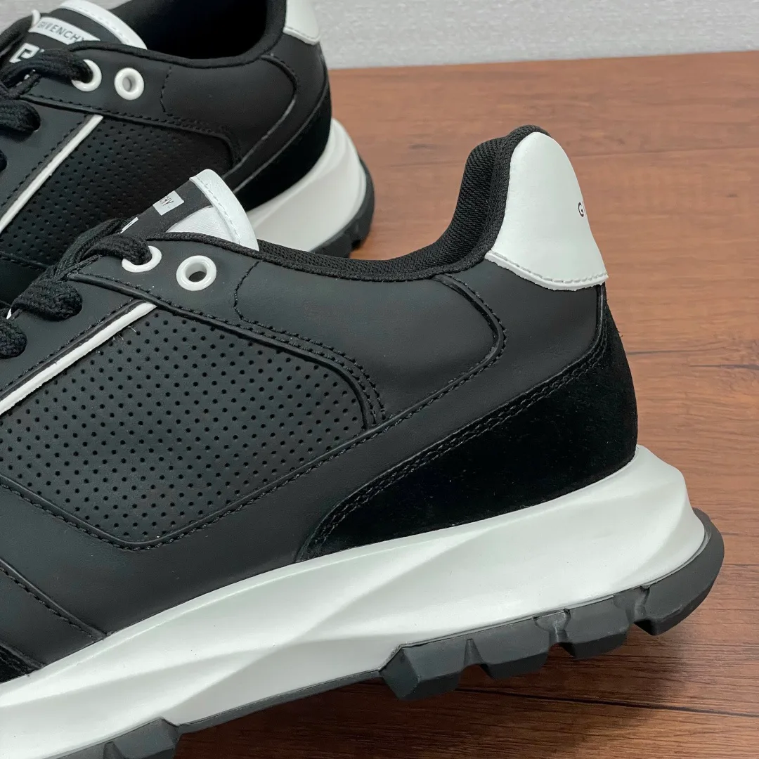 Men's Sneakers GIVENCHY 17307252