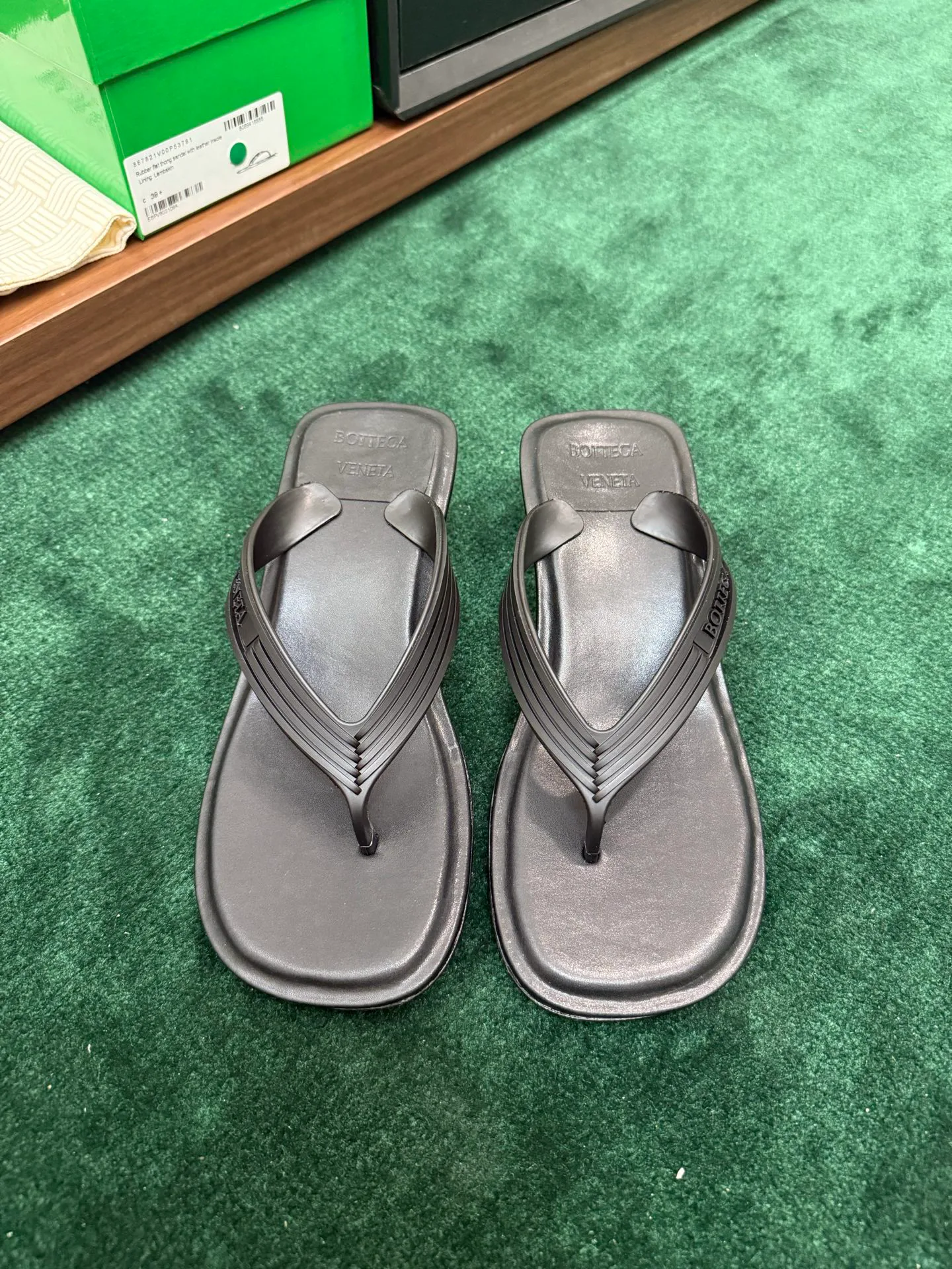 Women's Flip-Flops BOTTEGA VENETA 17386119