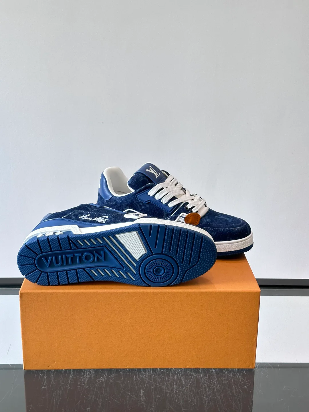 Men's Sneakers LOUIS VUITTON 18321740