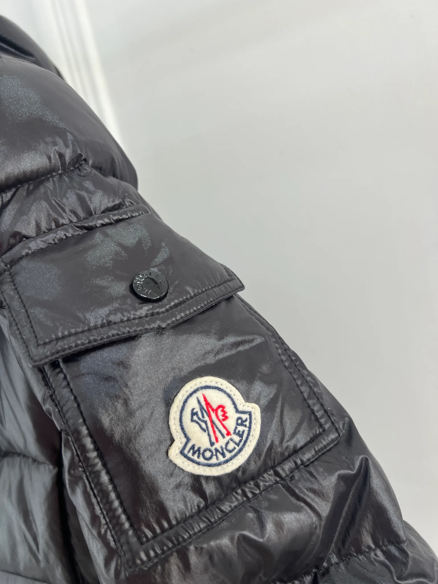 Women's Jackets And Down Jackets MONCLER 18416197