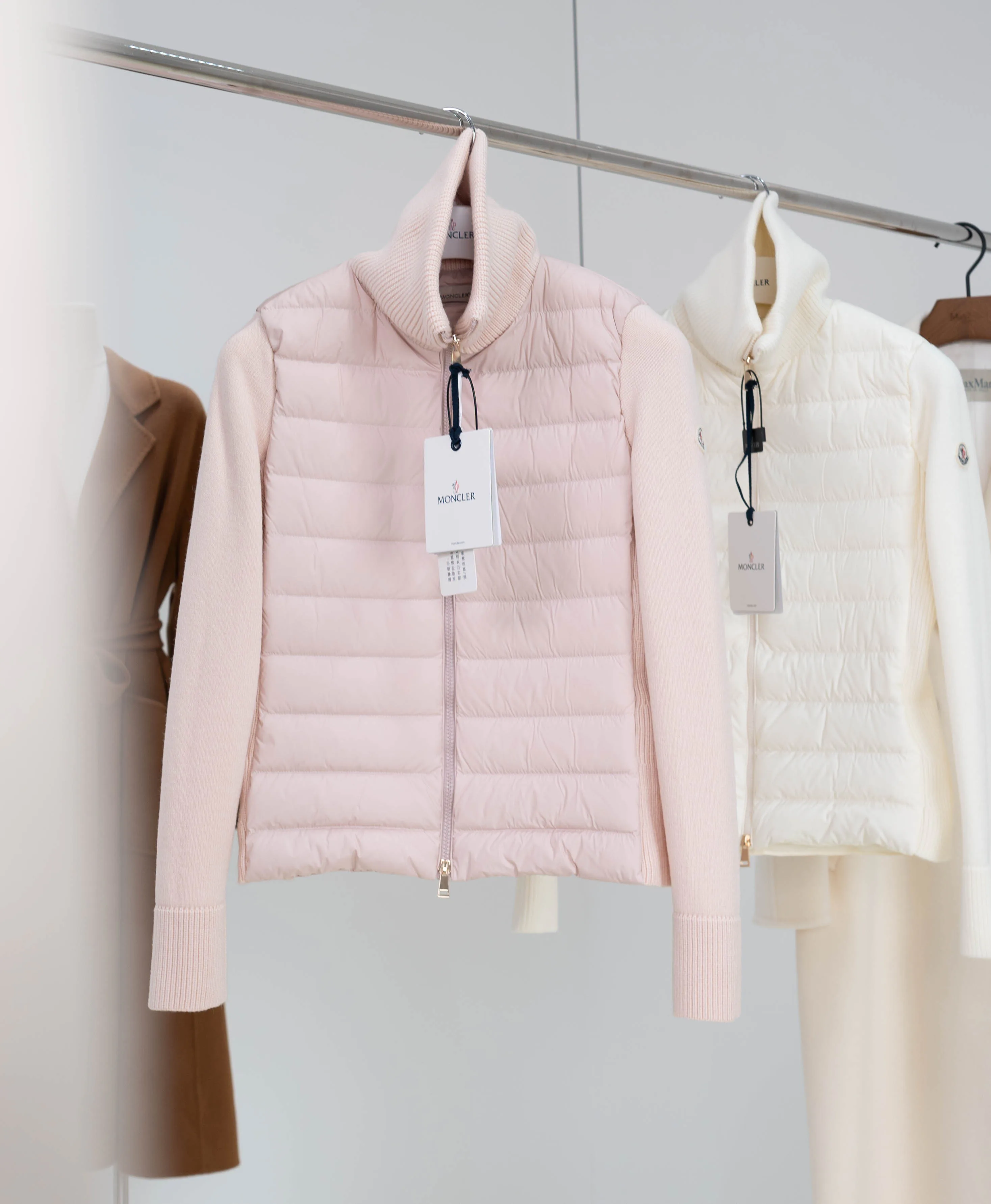 Women's Jackets And Down Jackets MONCLER 18510341